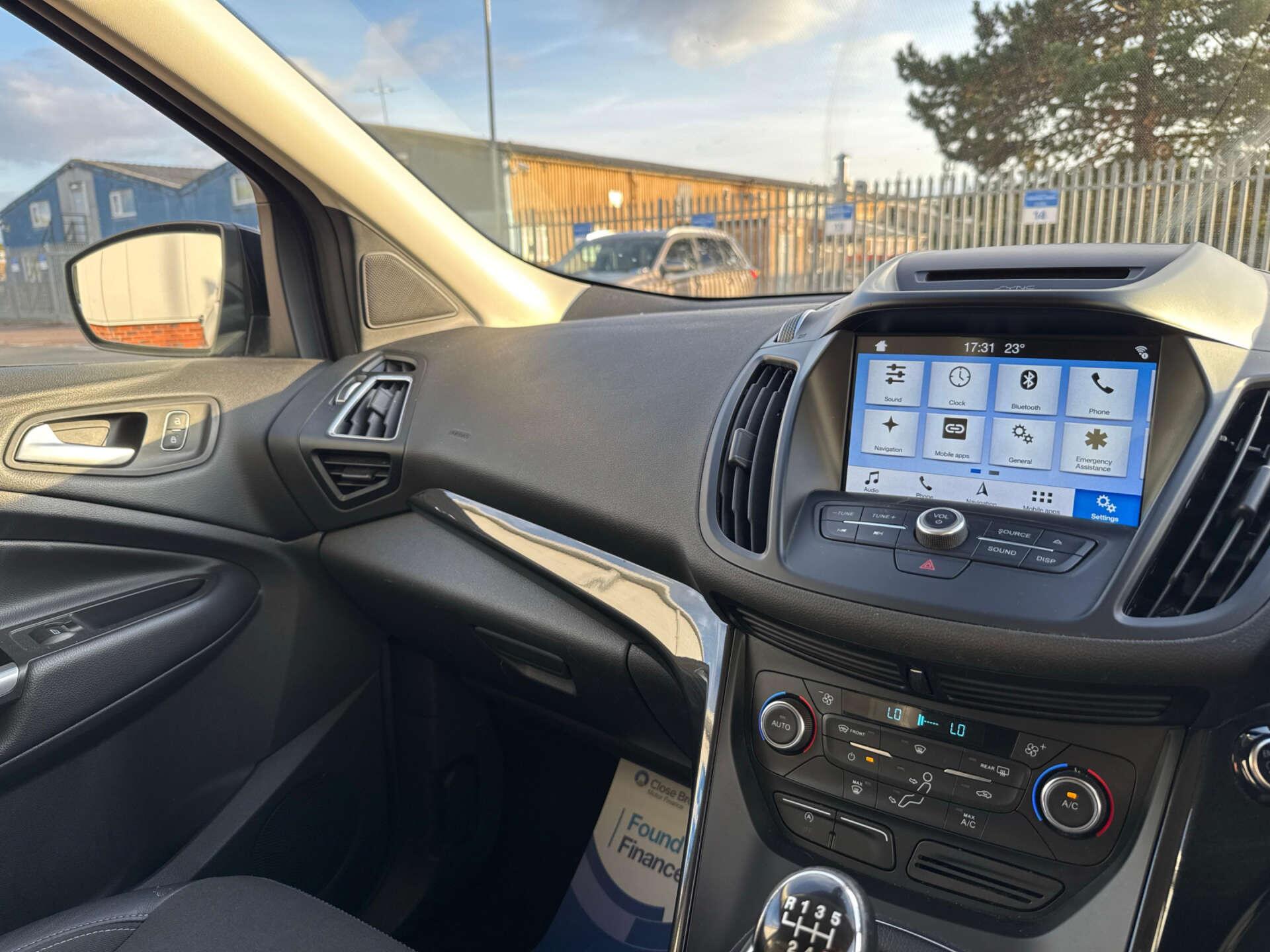 Ford Kuga view 105