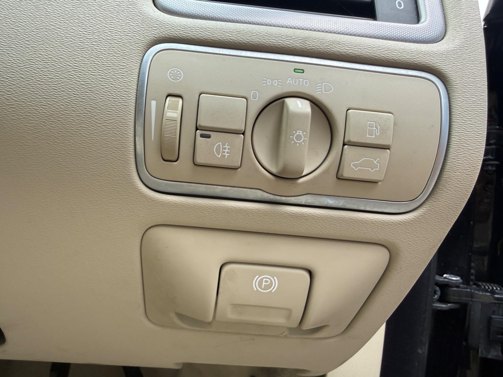 2015 Volvo S80 image 29