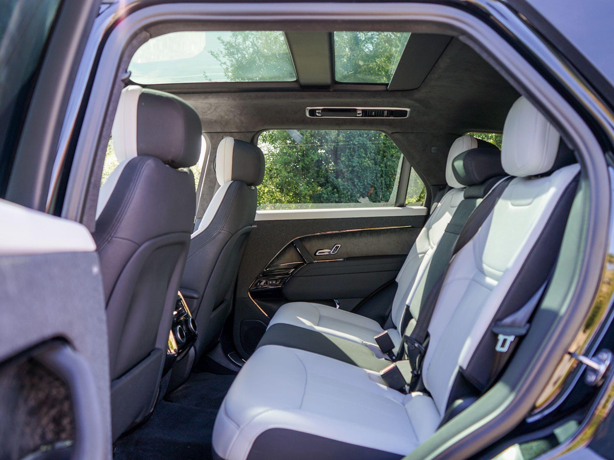 Land Rover Range Rover Sport view 13