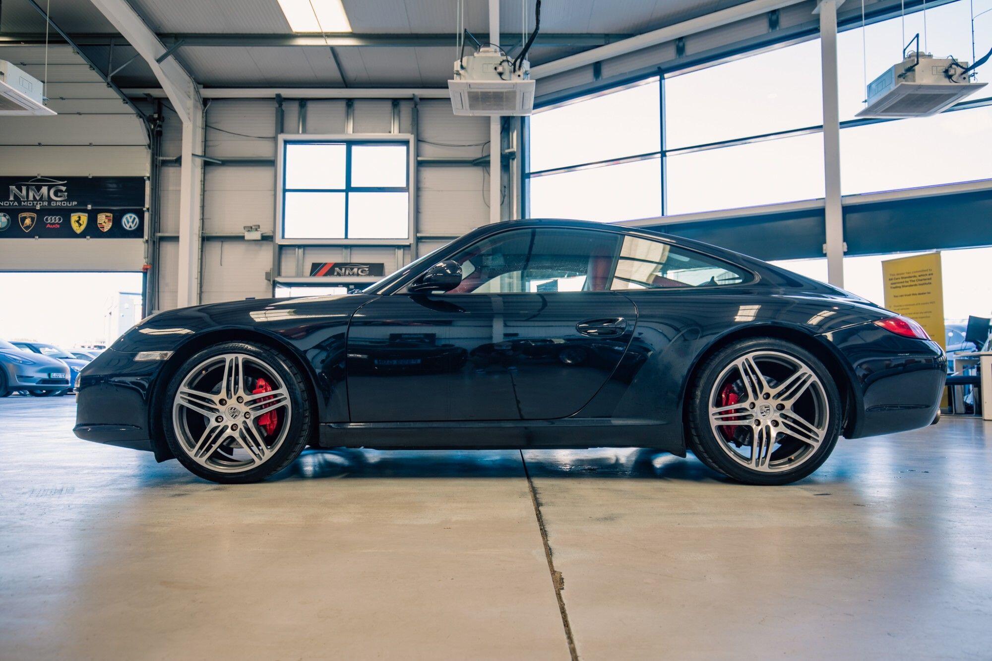 Porsche 911 view 38