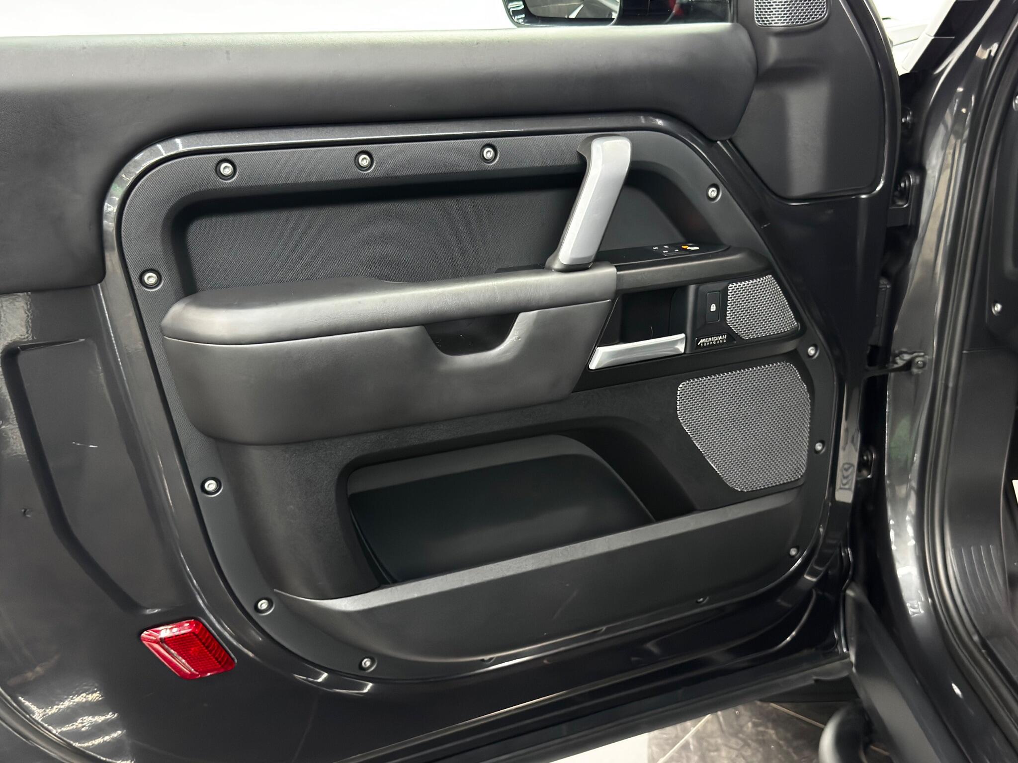 Land Rover Defender view 56
