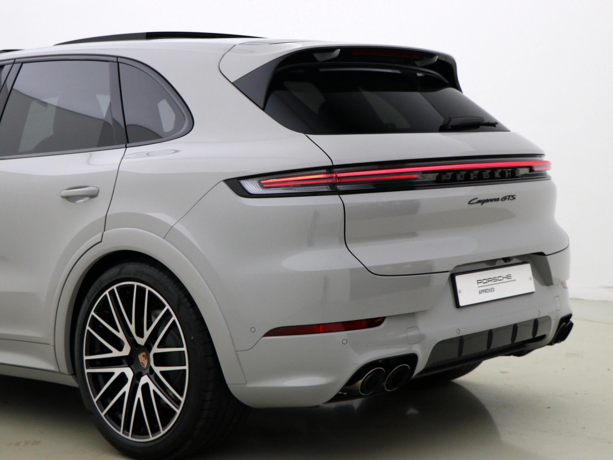 Porsche Cayenne view 42