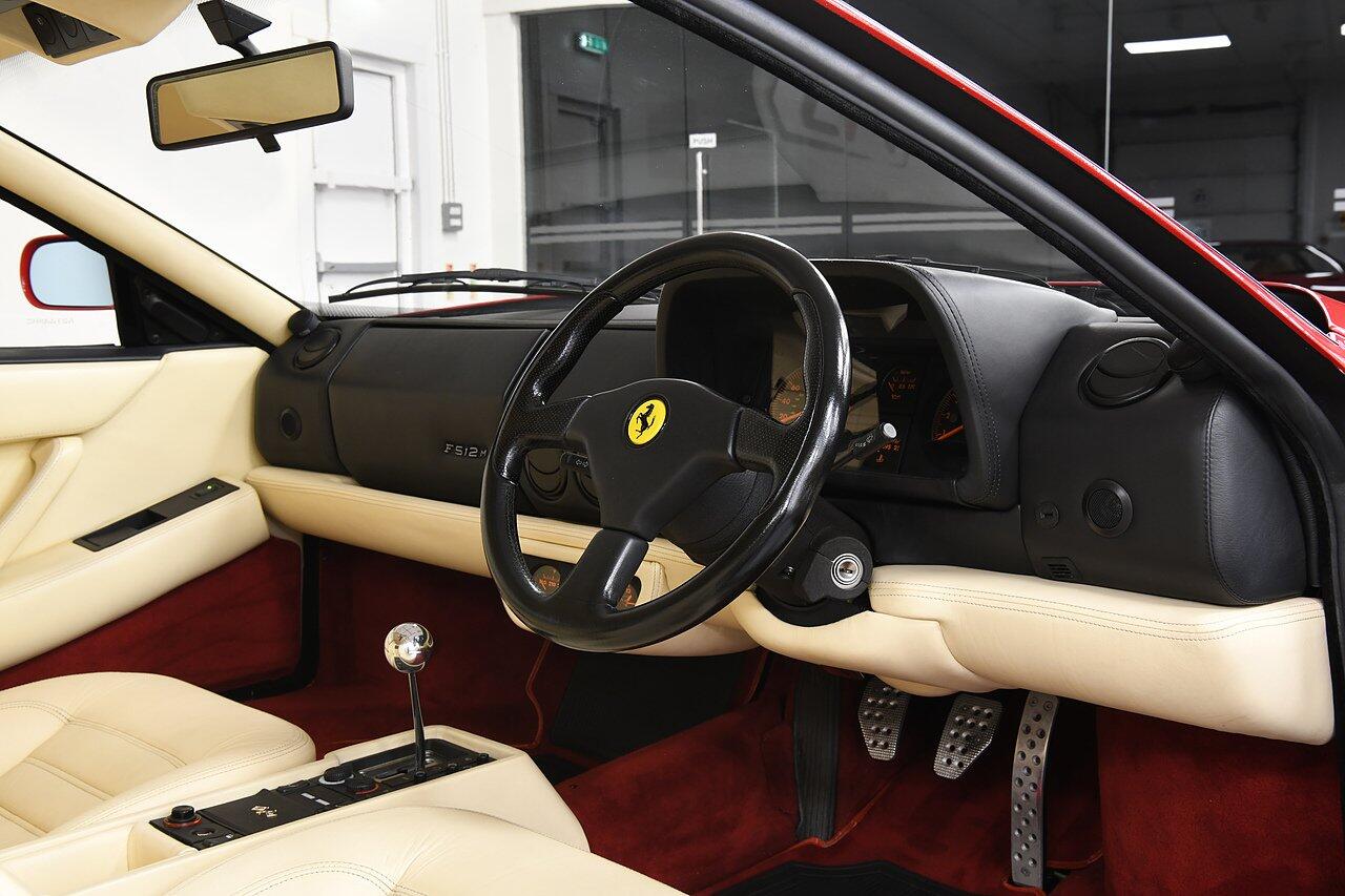 Ferrari 512 view 4