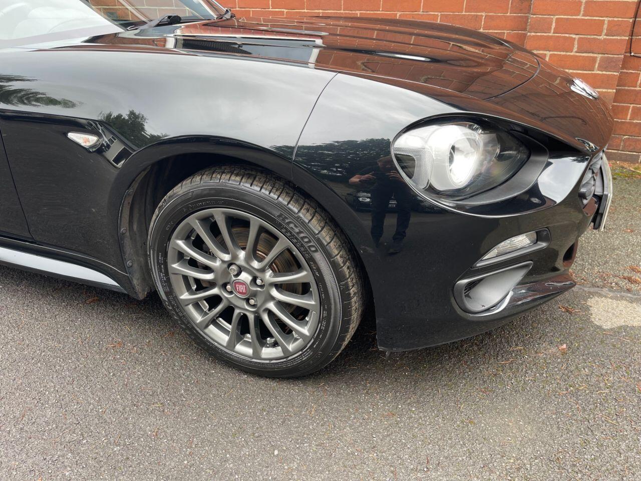 Fiat 124 Spider view 4