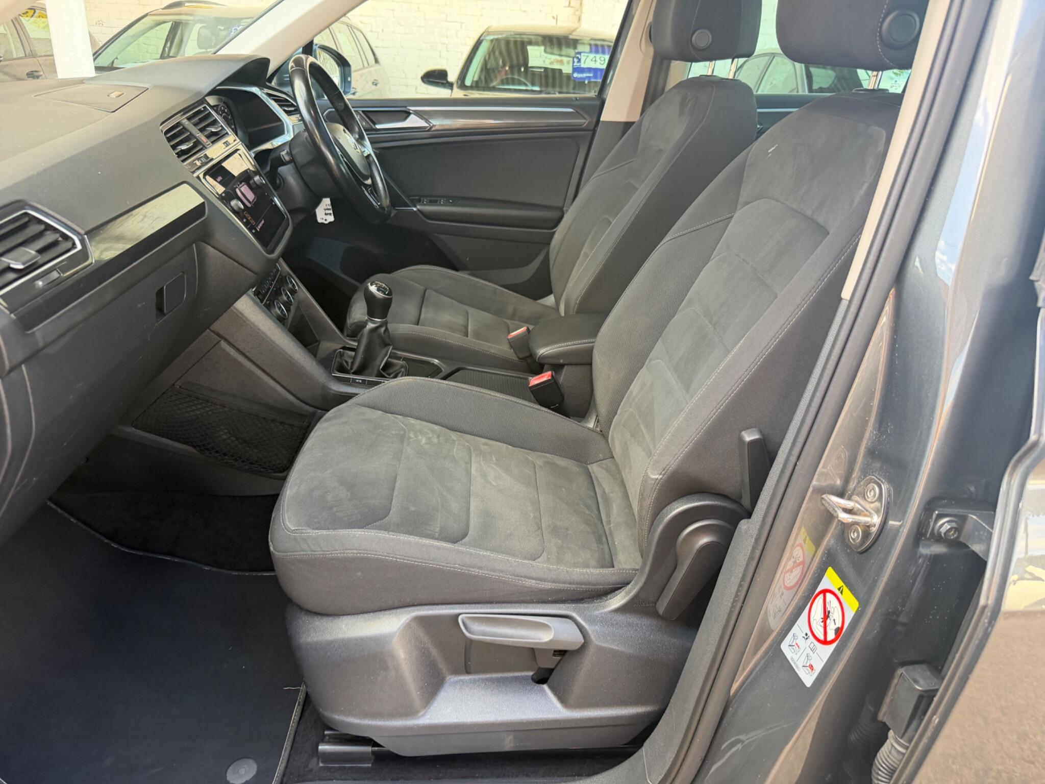 Volkswagen Tiguan view 16