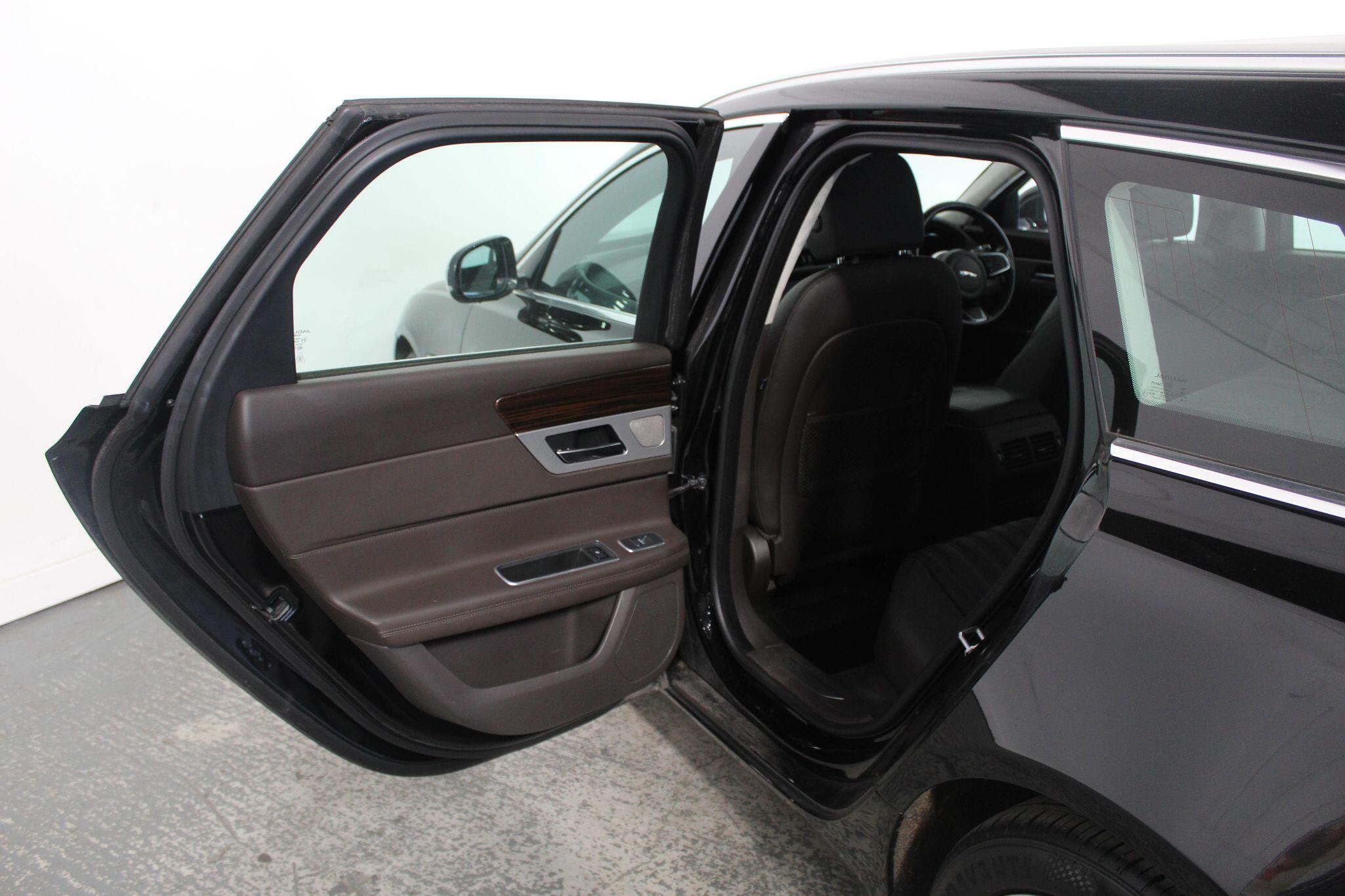 Jaguar XF view 29