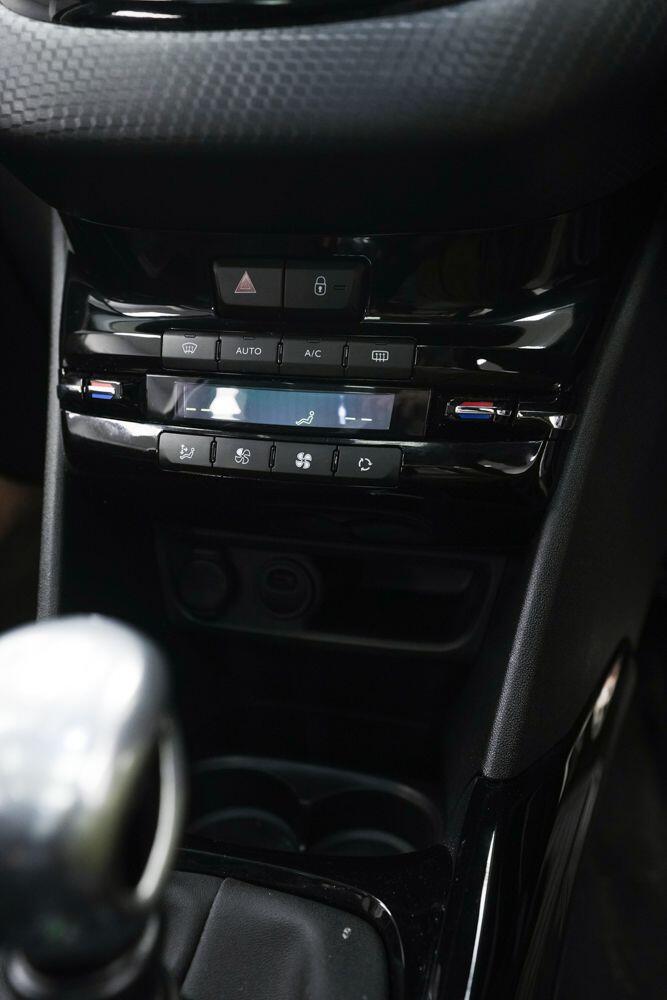 Peugeot 2008 view 19