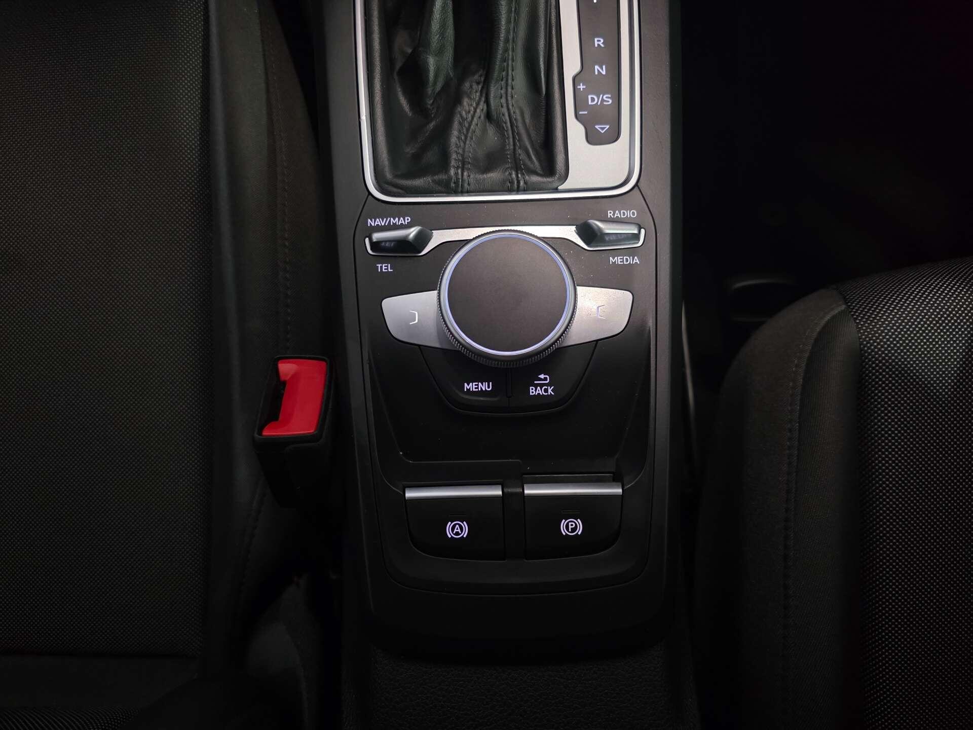 Audi Q2 view 25