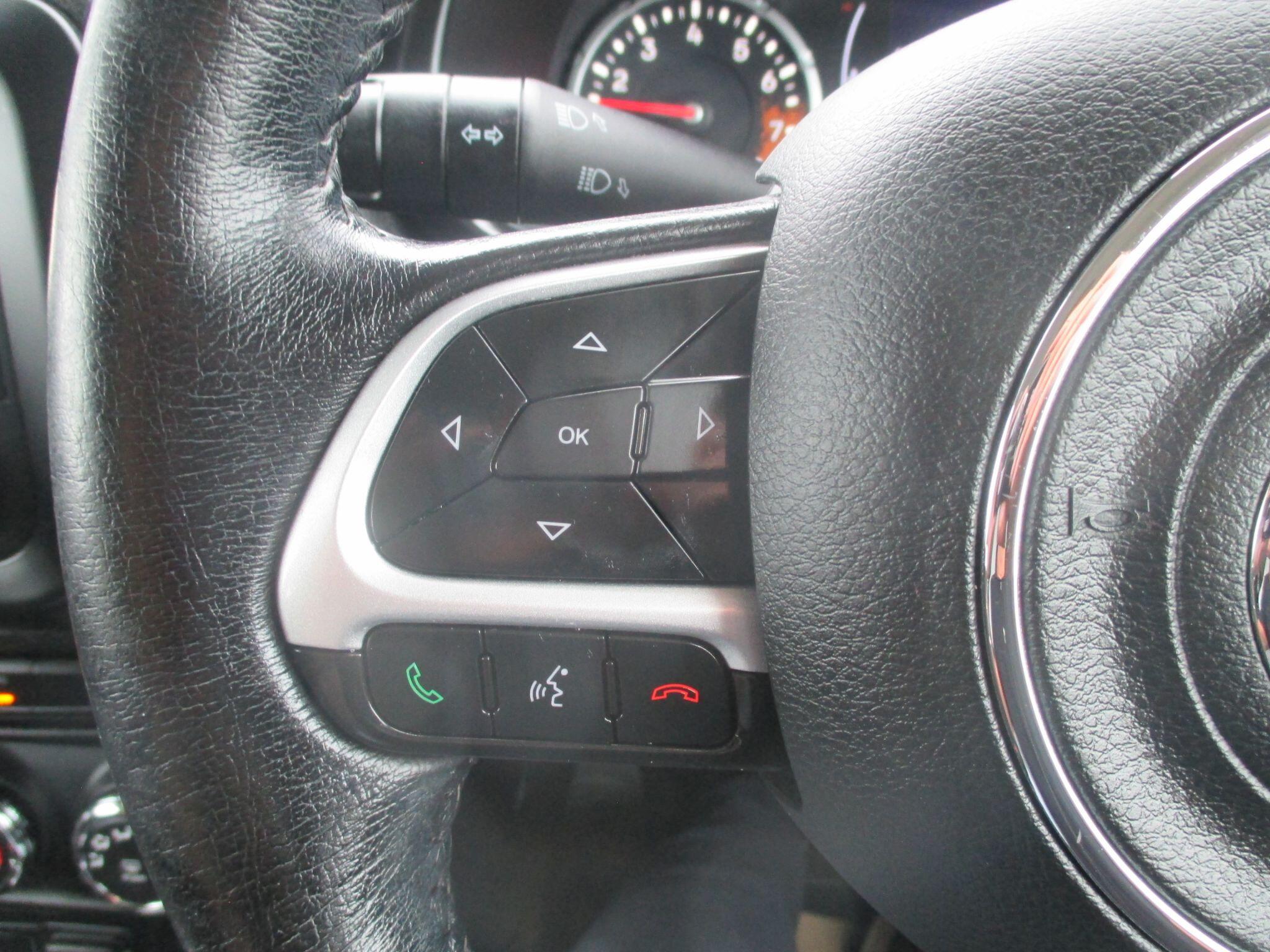 Jeep Renegade view 38