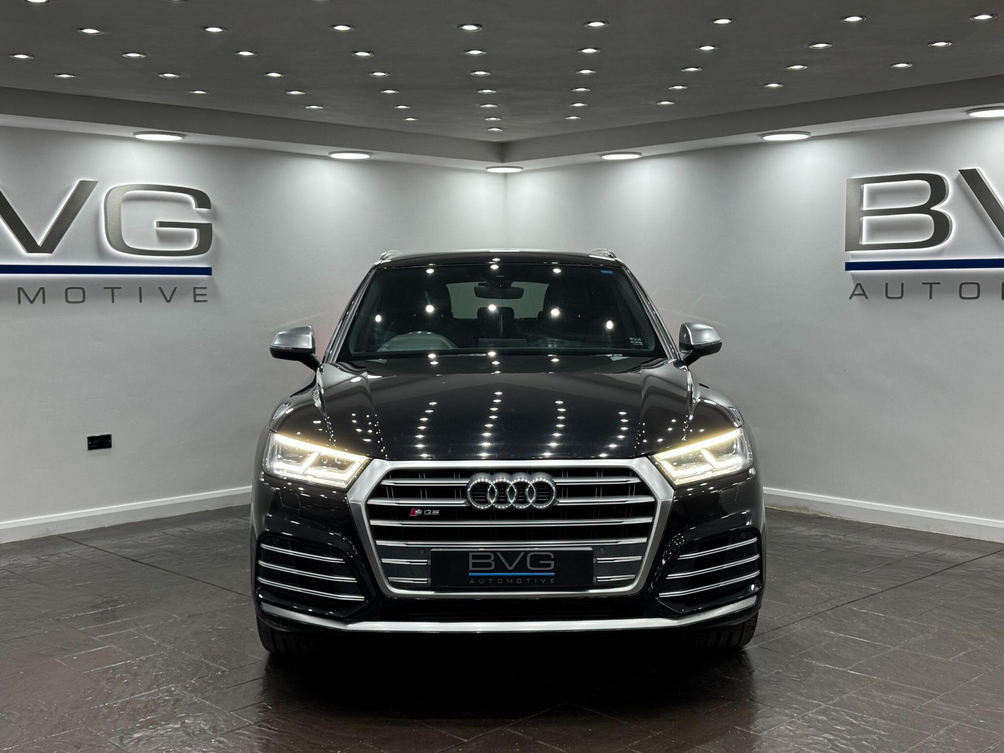 Audi SQ5 view 4