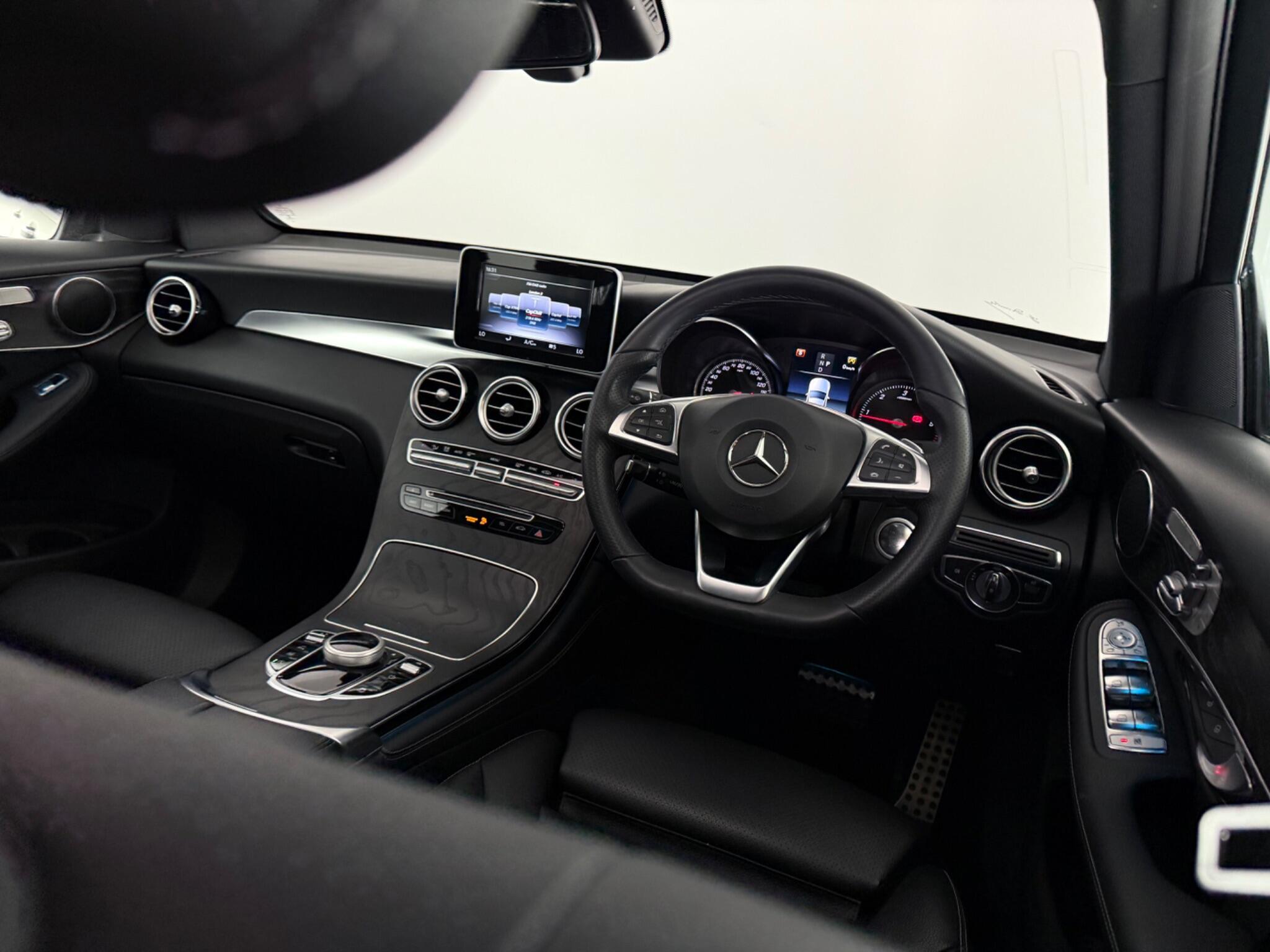 Mercedes-Benz GLC view 14