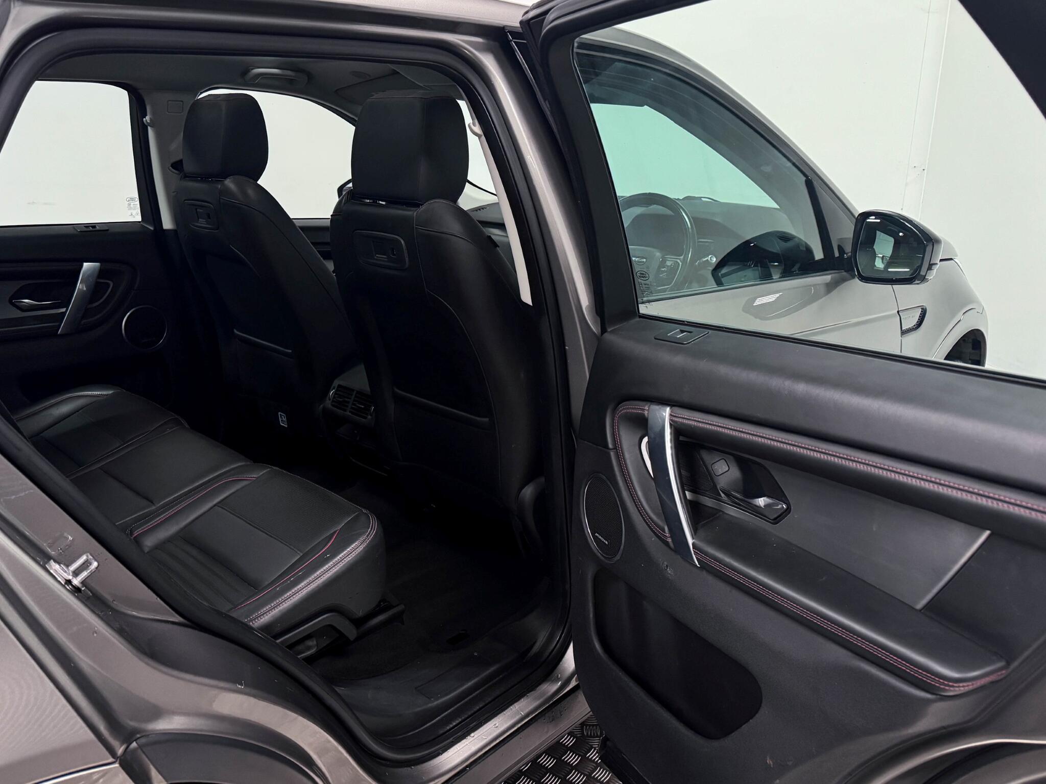 Land Rover Discovery Sport view 9
