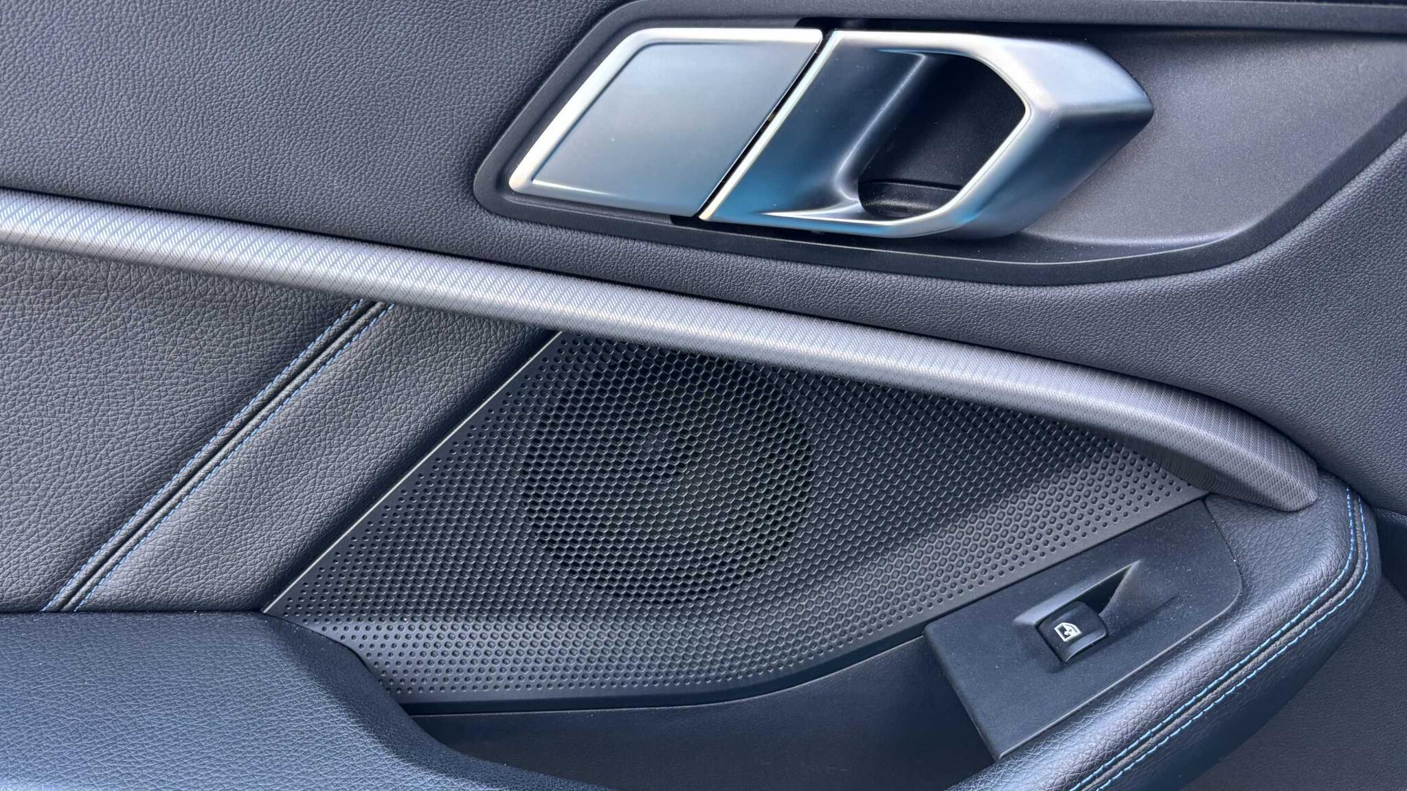 BMW 2 Series view 33