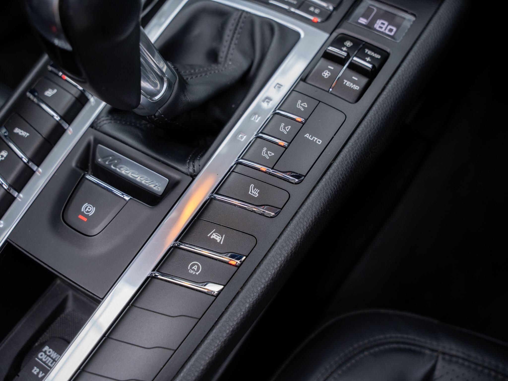 Porsche Macan view 26