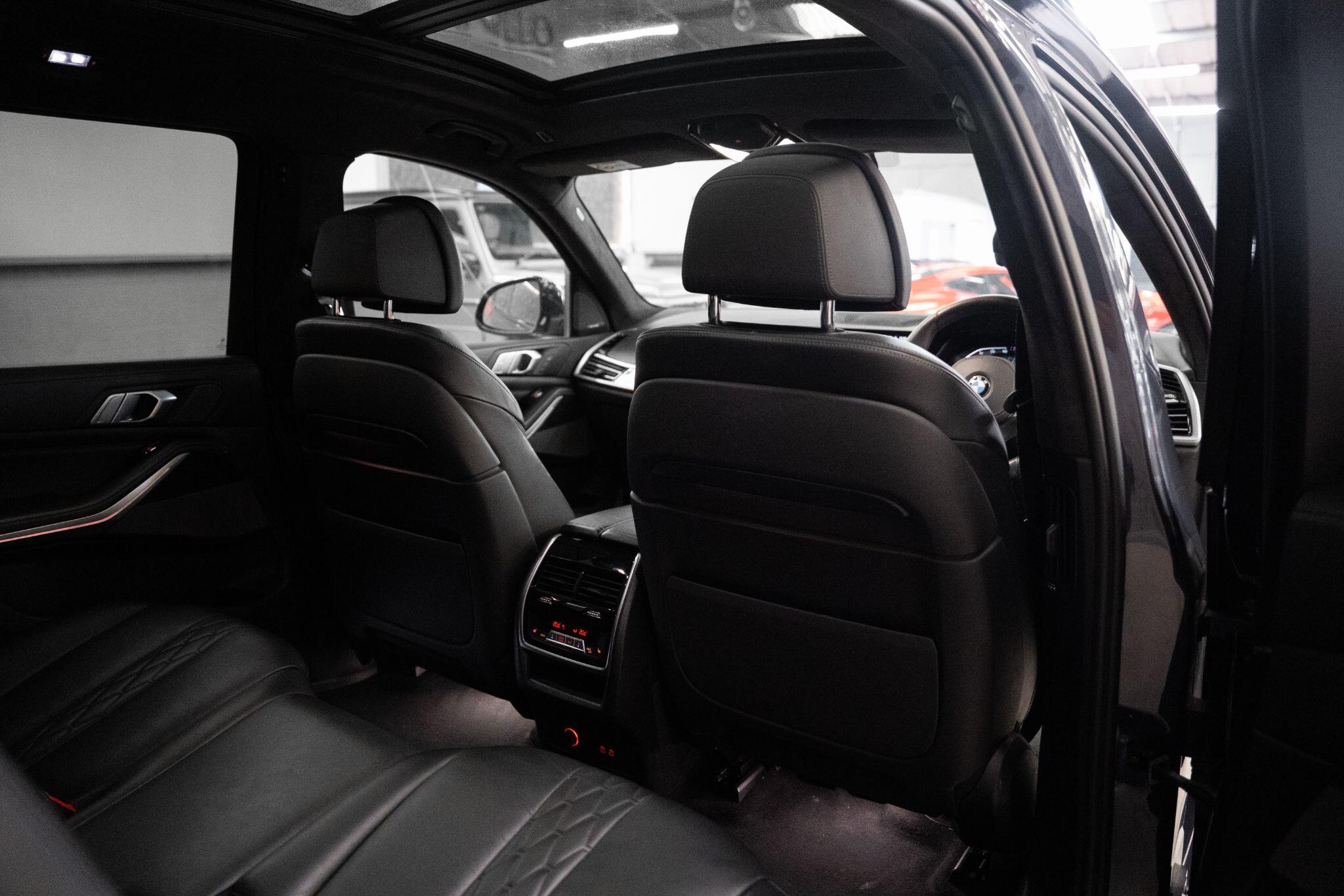 BMW X7 view 17