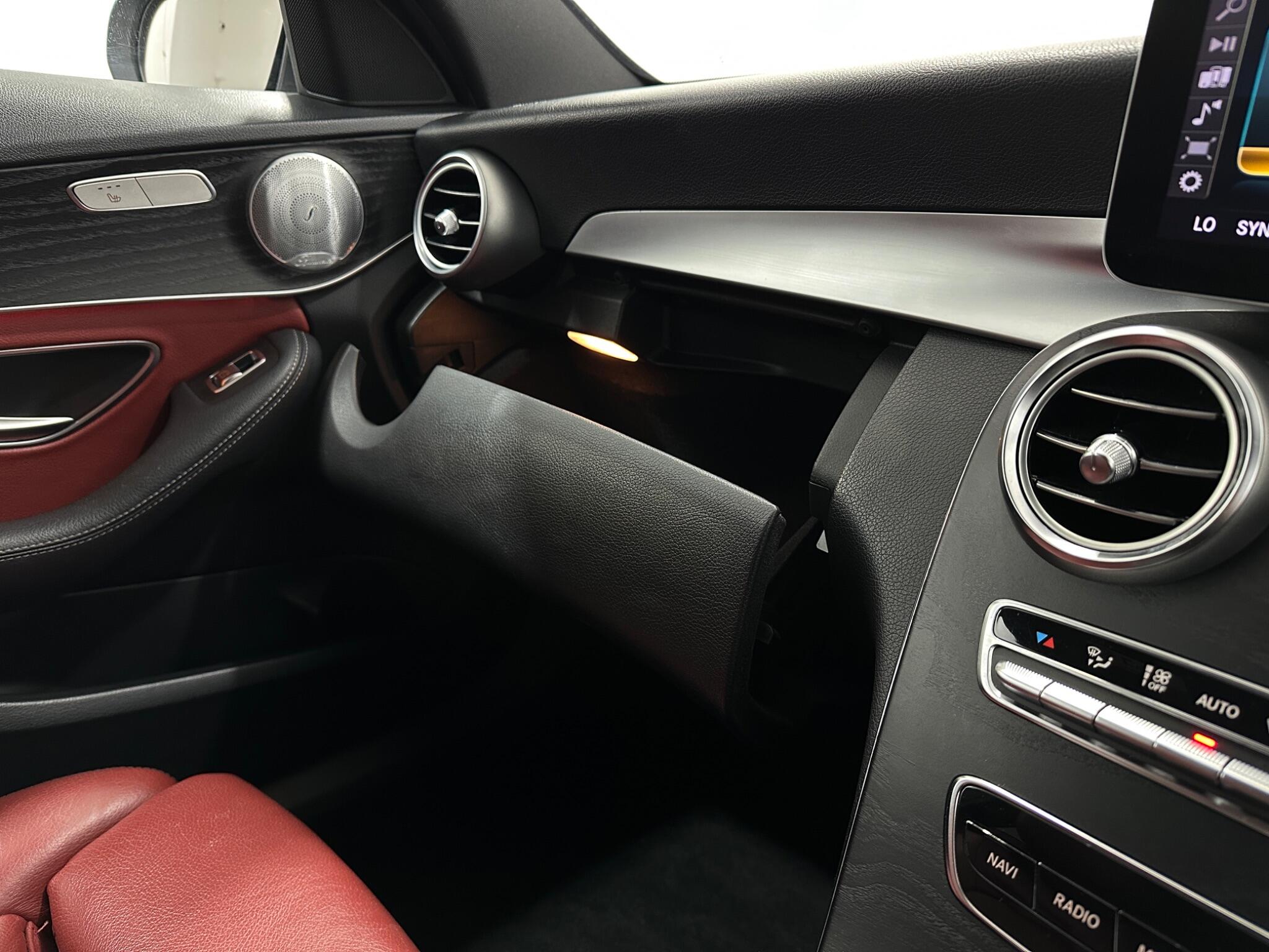 Mercedes-Benz C Class view 30