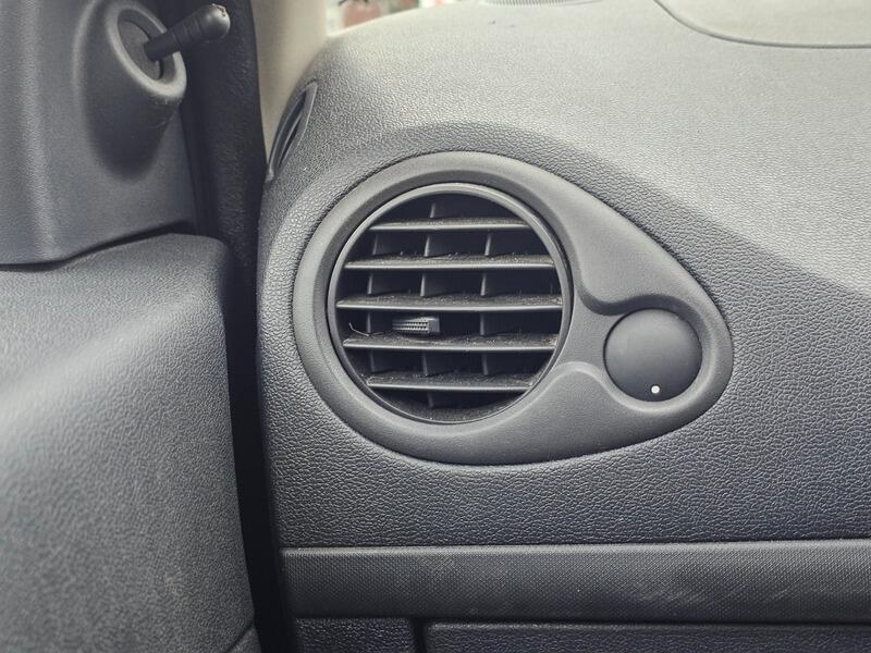 2009 Renault Clio image 11