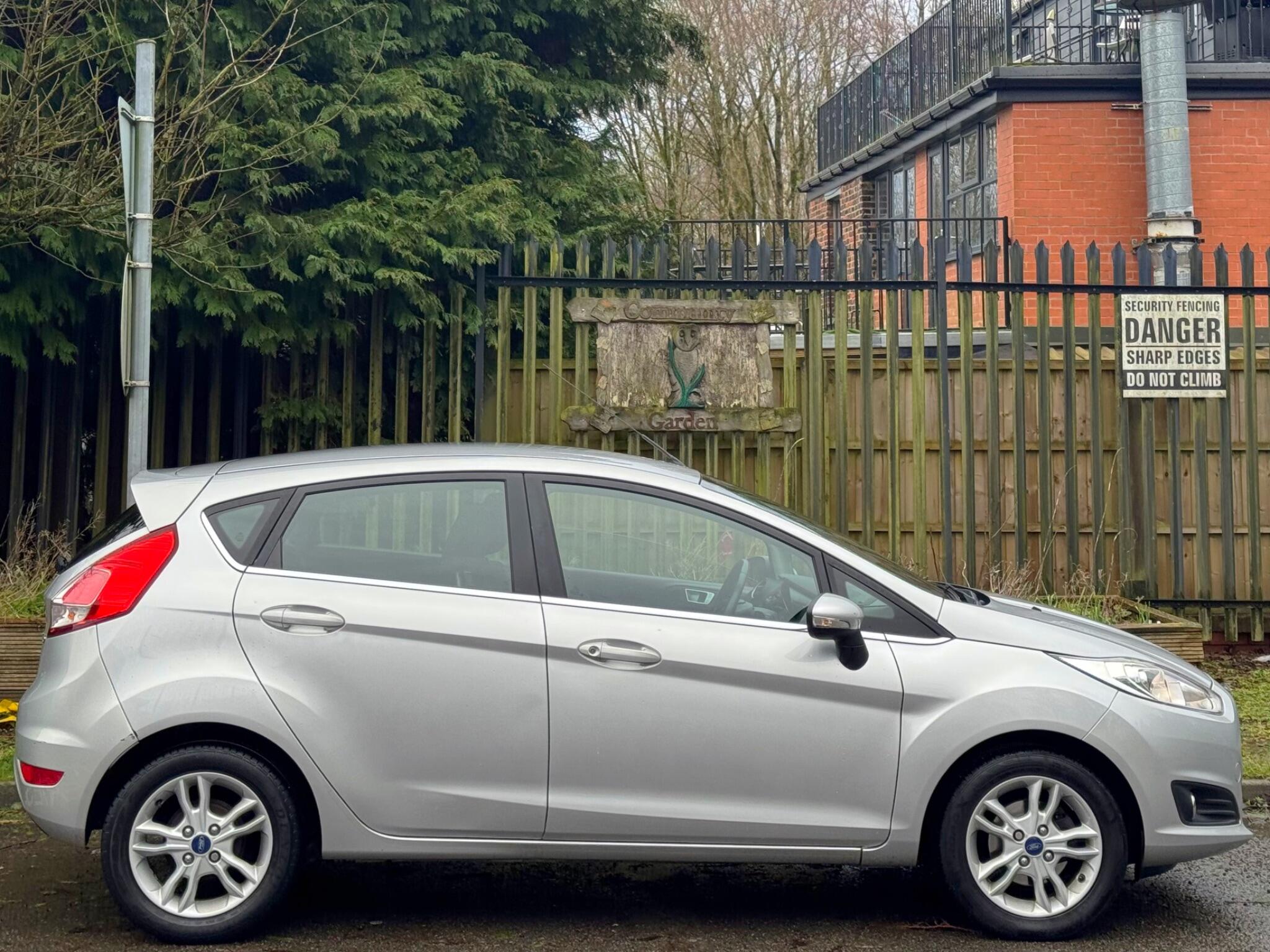 2014 Ford Fiesta 1.5 TDCi Zetec Euro 5 5dr image 23