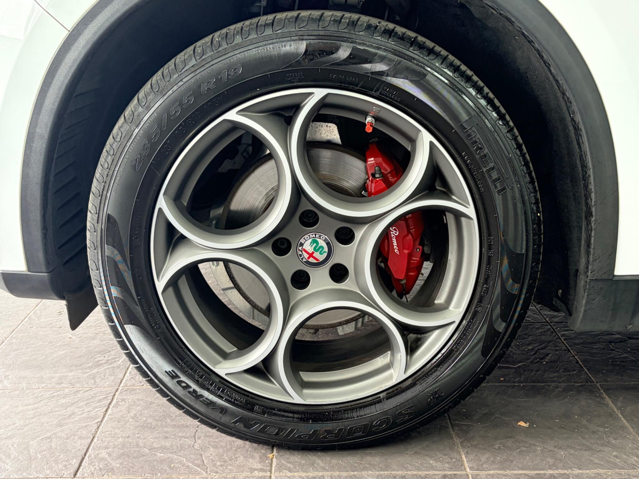 Alfa Romeo Stelvio view 22