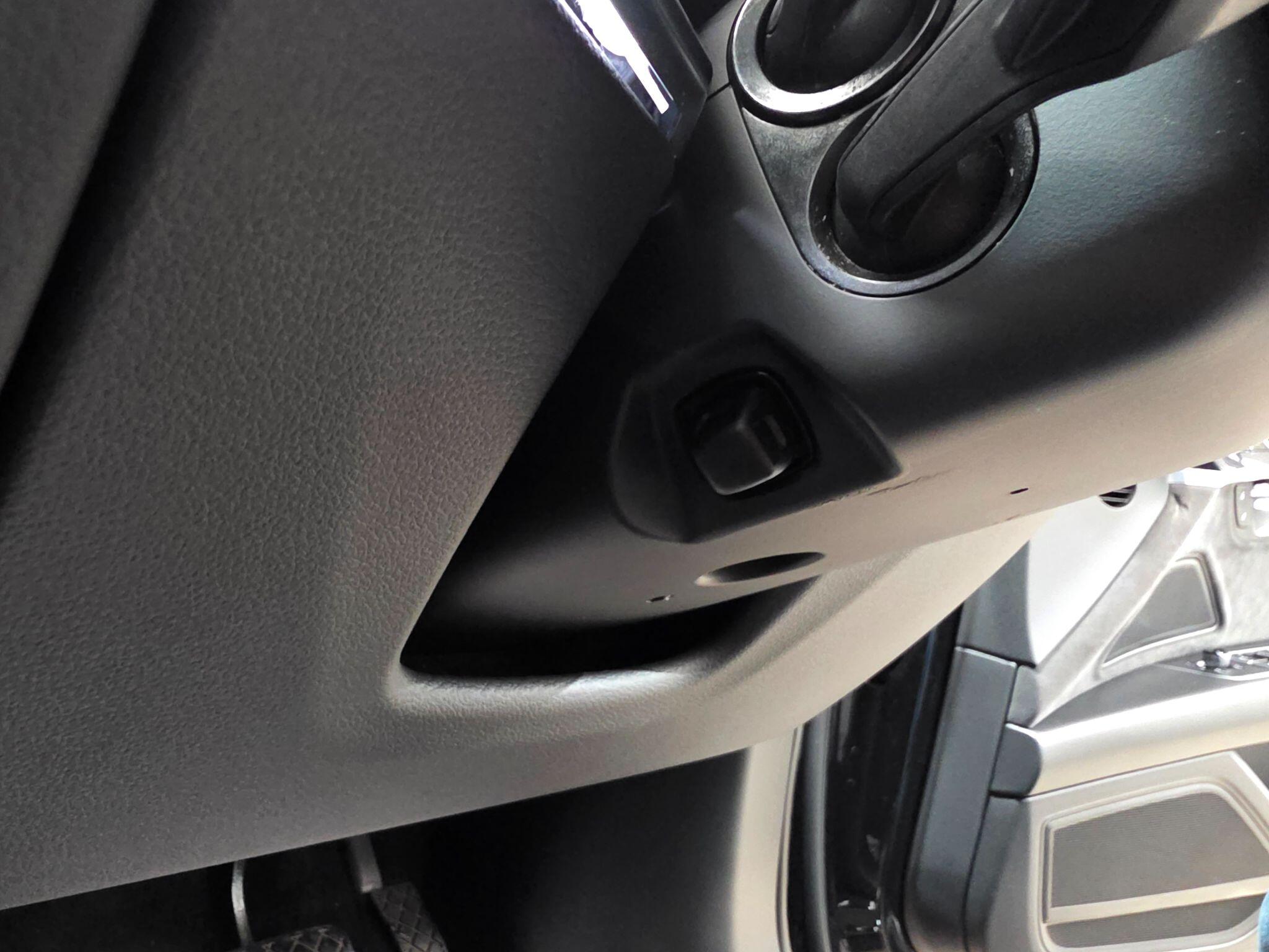Audi A8 view 28