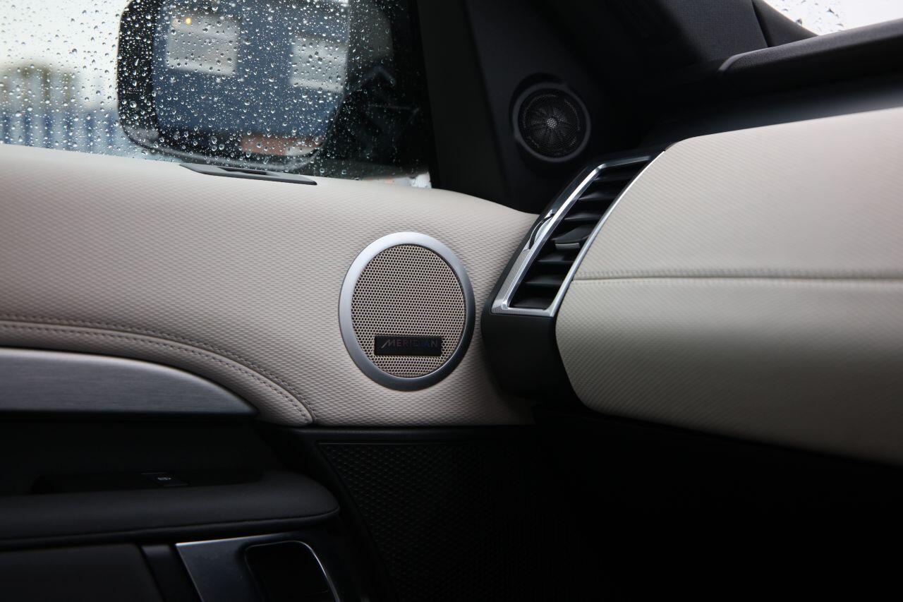Land Rover Discovery view 40