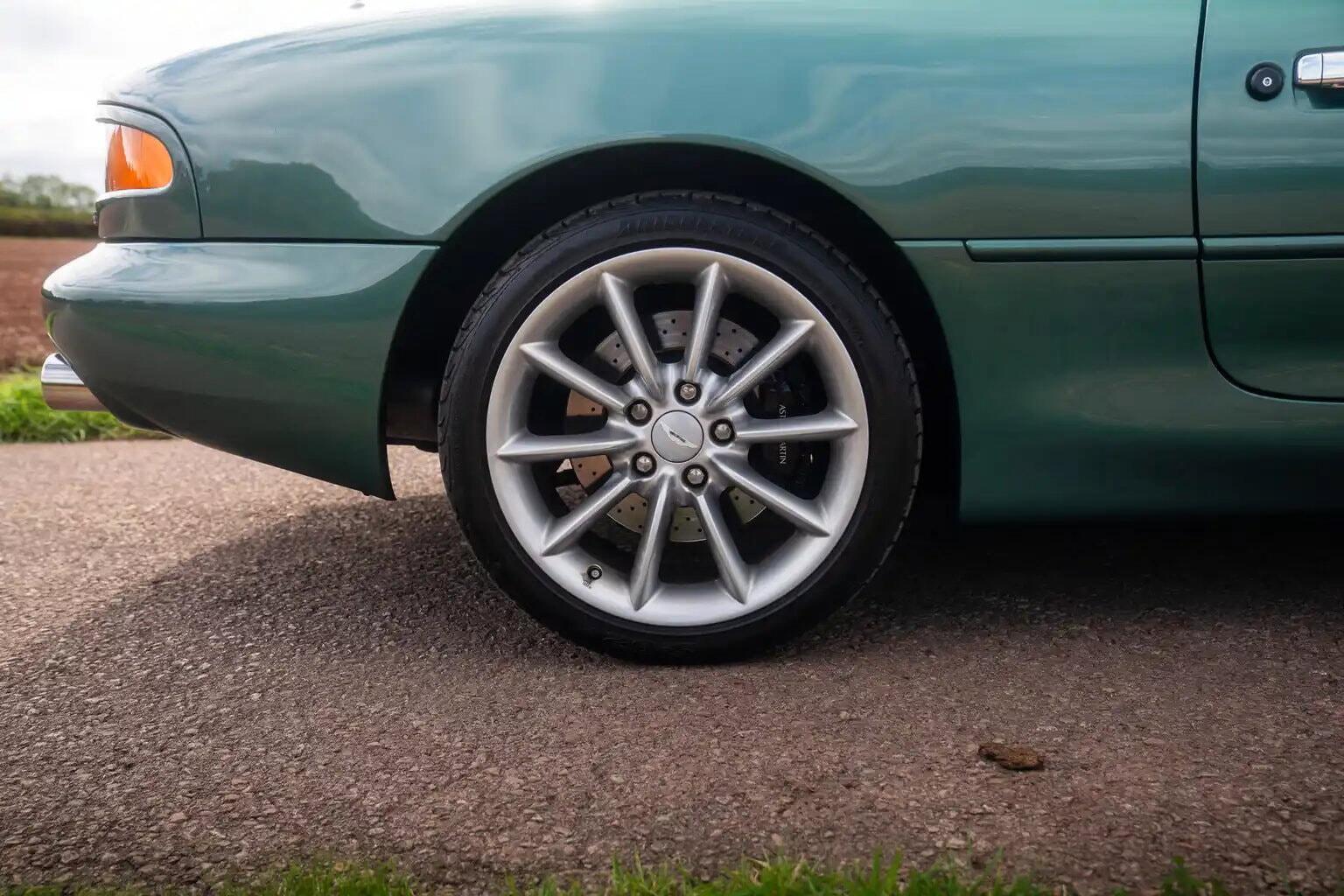 Aston Martin DB7 view 12