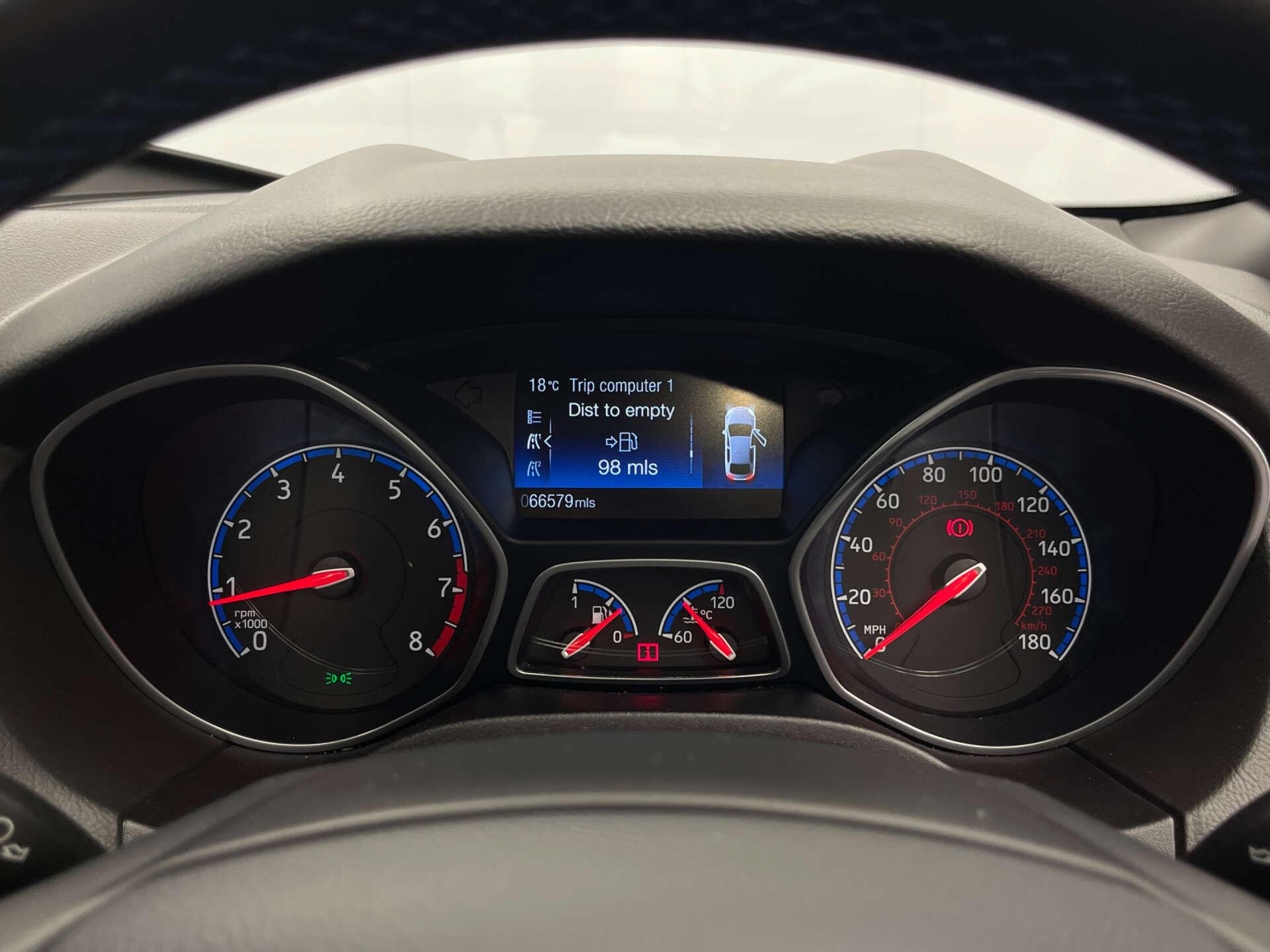 Ford Focus view 18