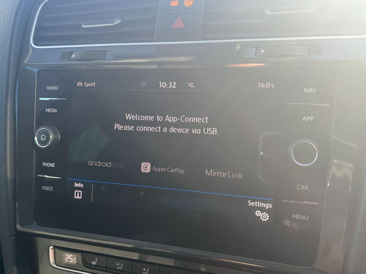 Volkswagen Golf view 20