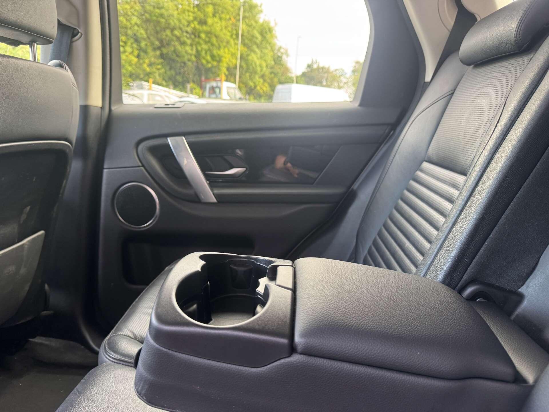 Land Rover Discovery Sport view 17