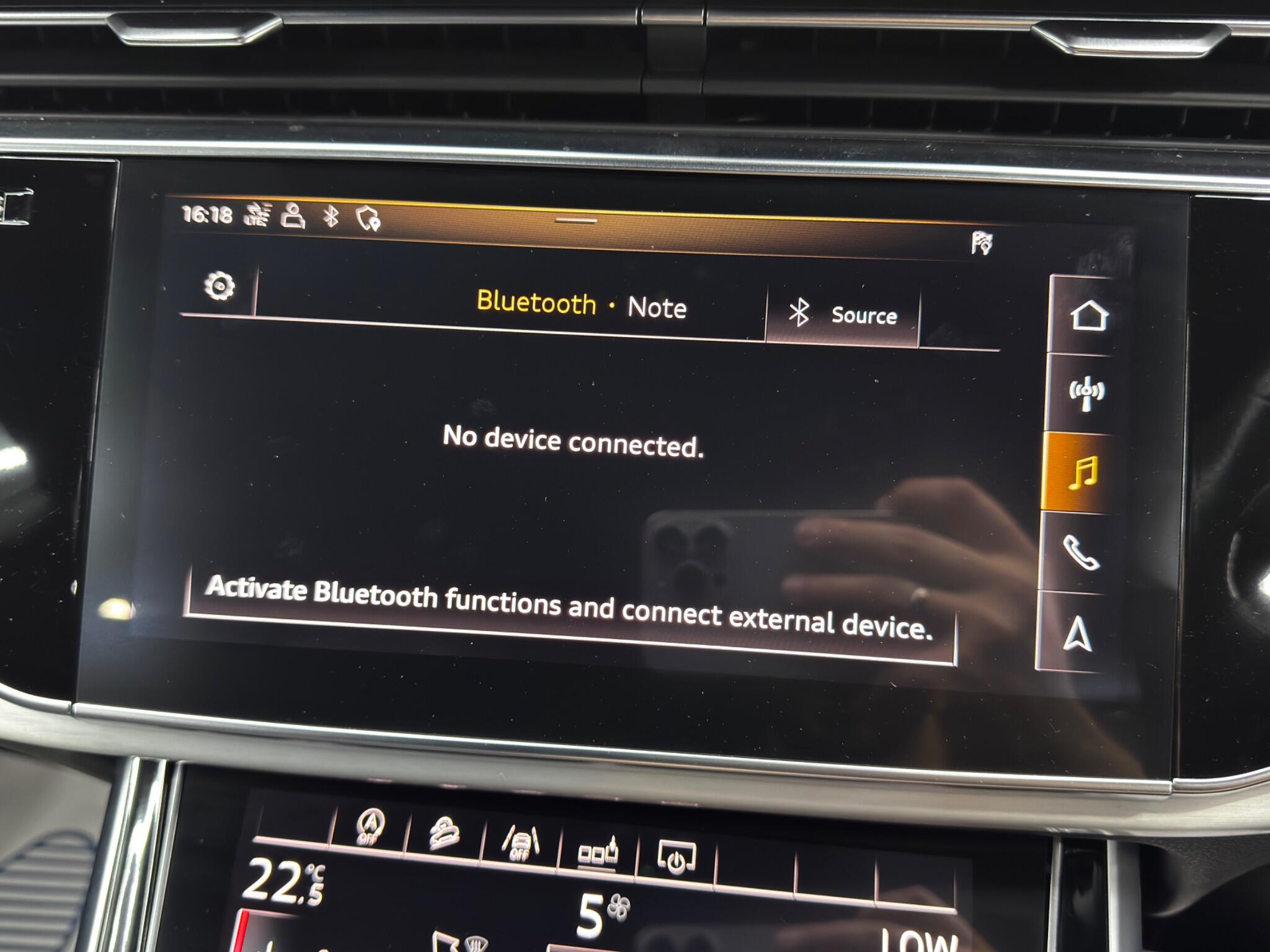 Audi Q8 view 33