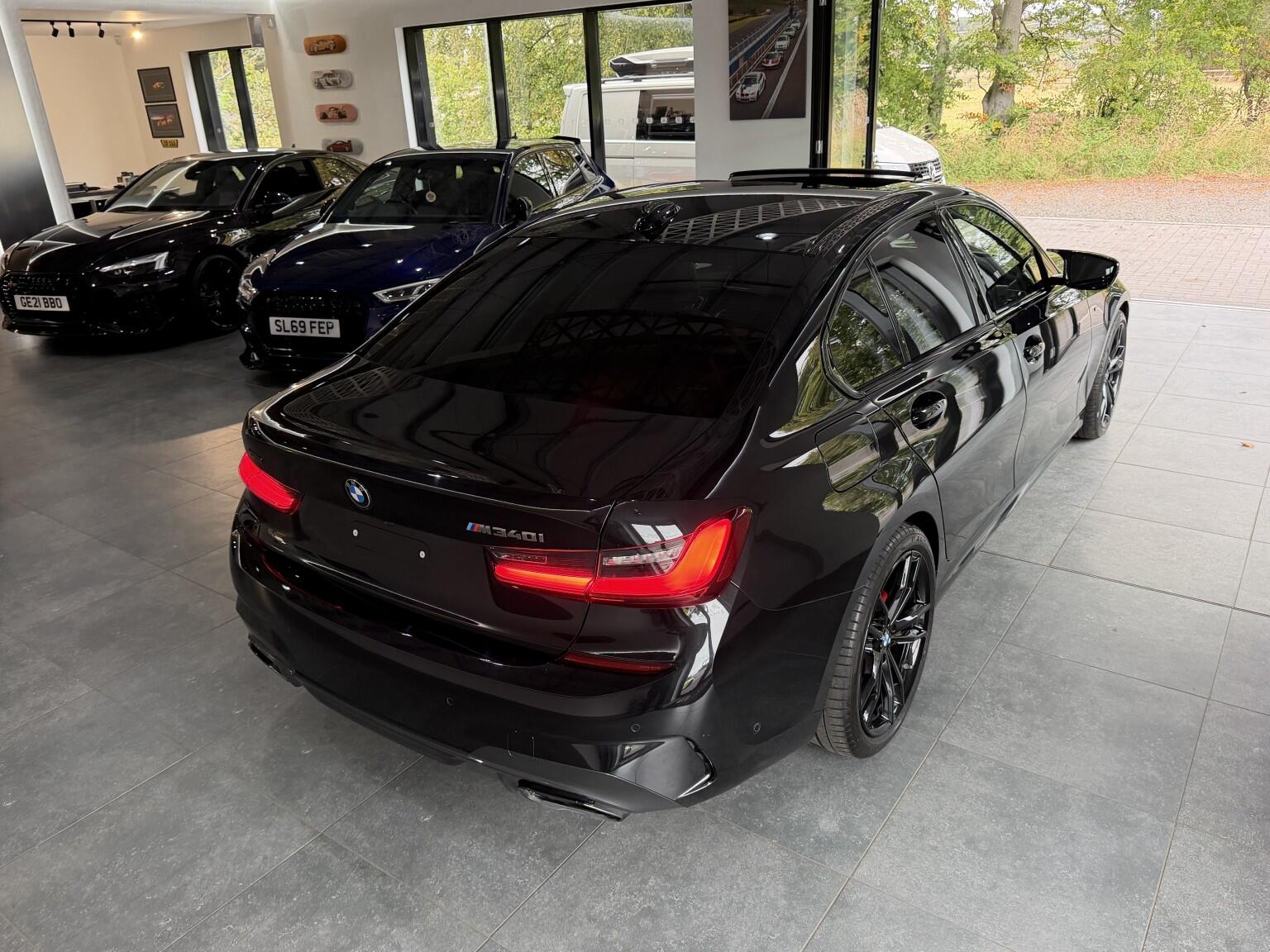BMW 3 Series view 40