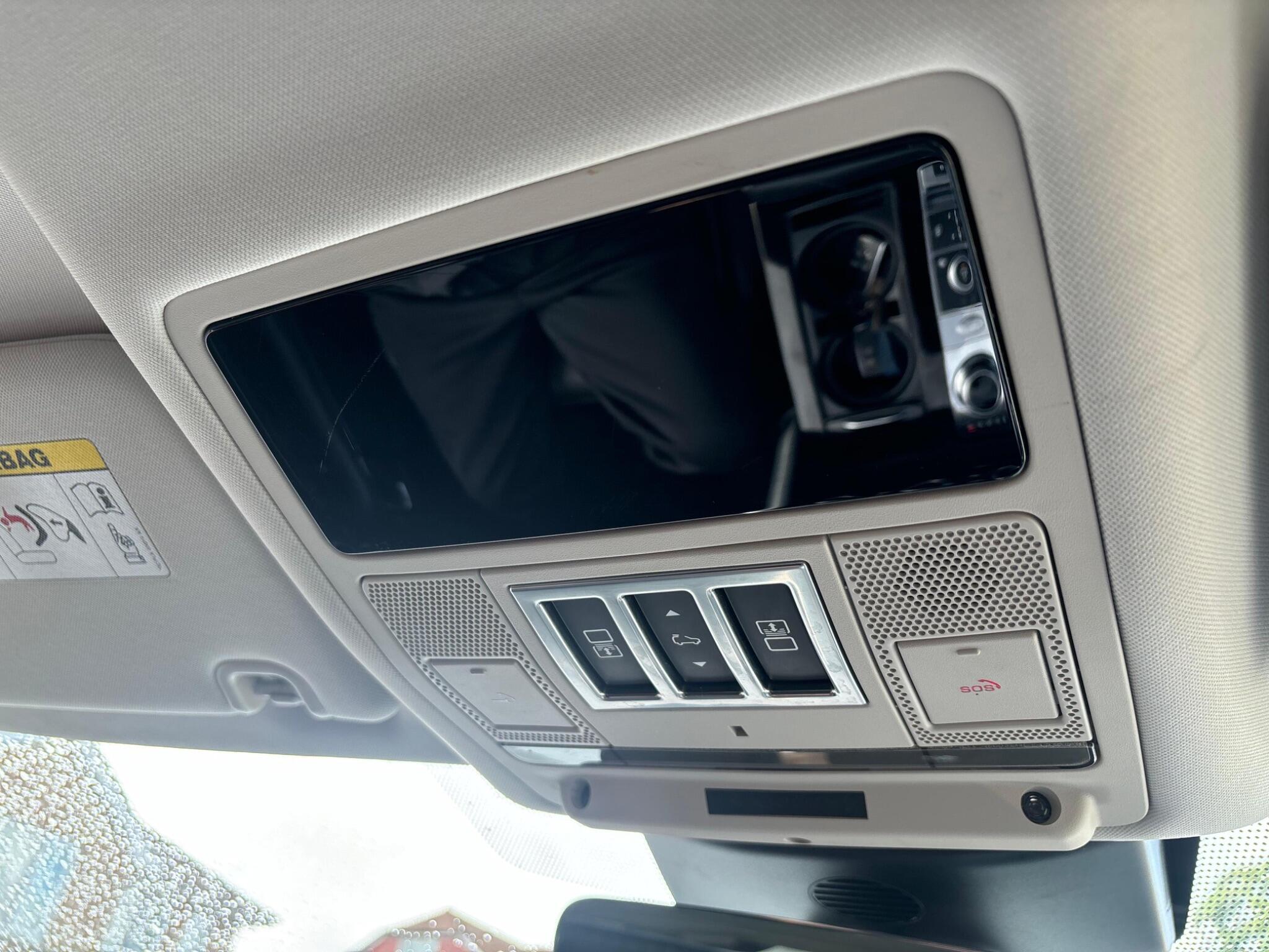 Land Rover Discovery 3 view 30