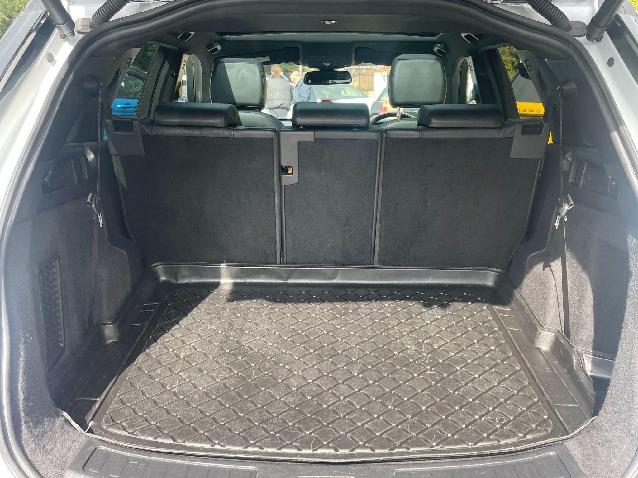 Land Rover Discovery Sport view 21