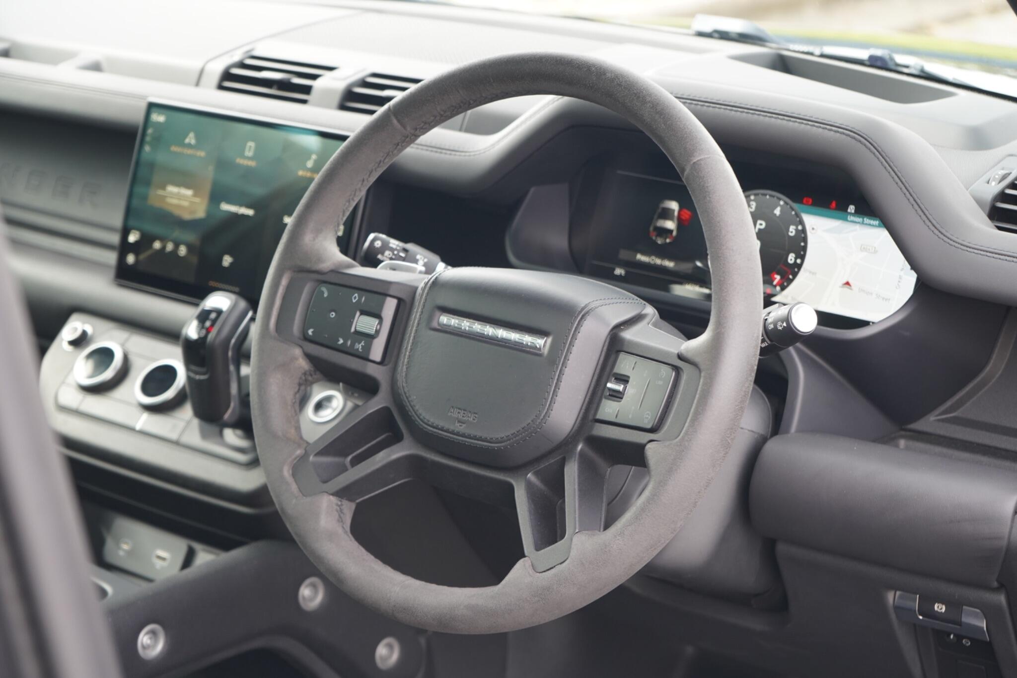 Land Rover Defender 90 view 18