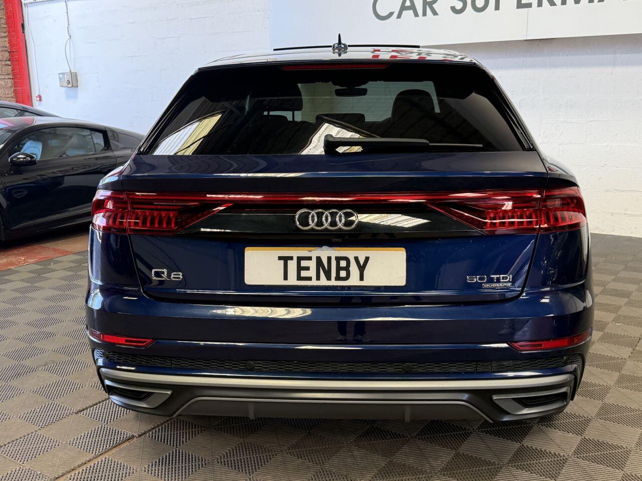 Audi Q8 view 8