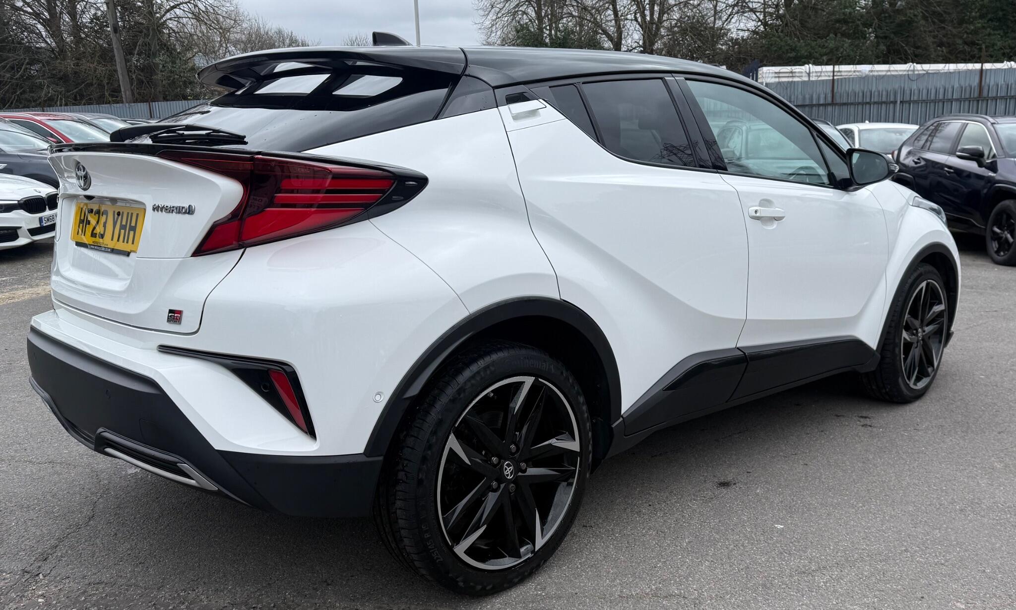 Toyota C-HR view 10