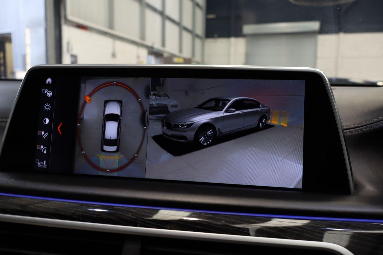 BMW 7 Series view 22