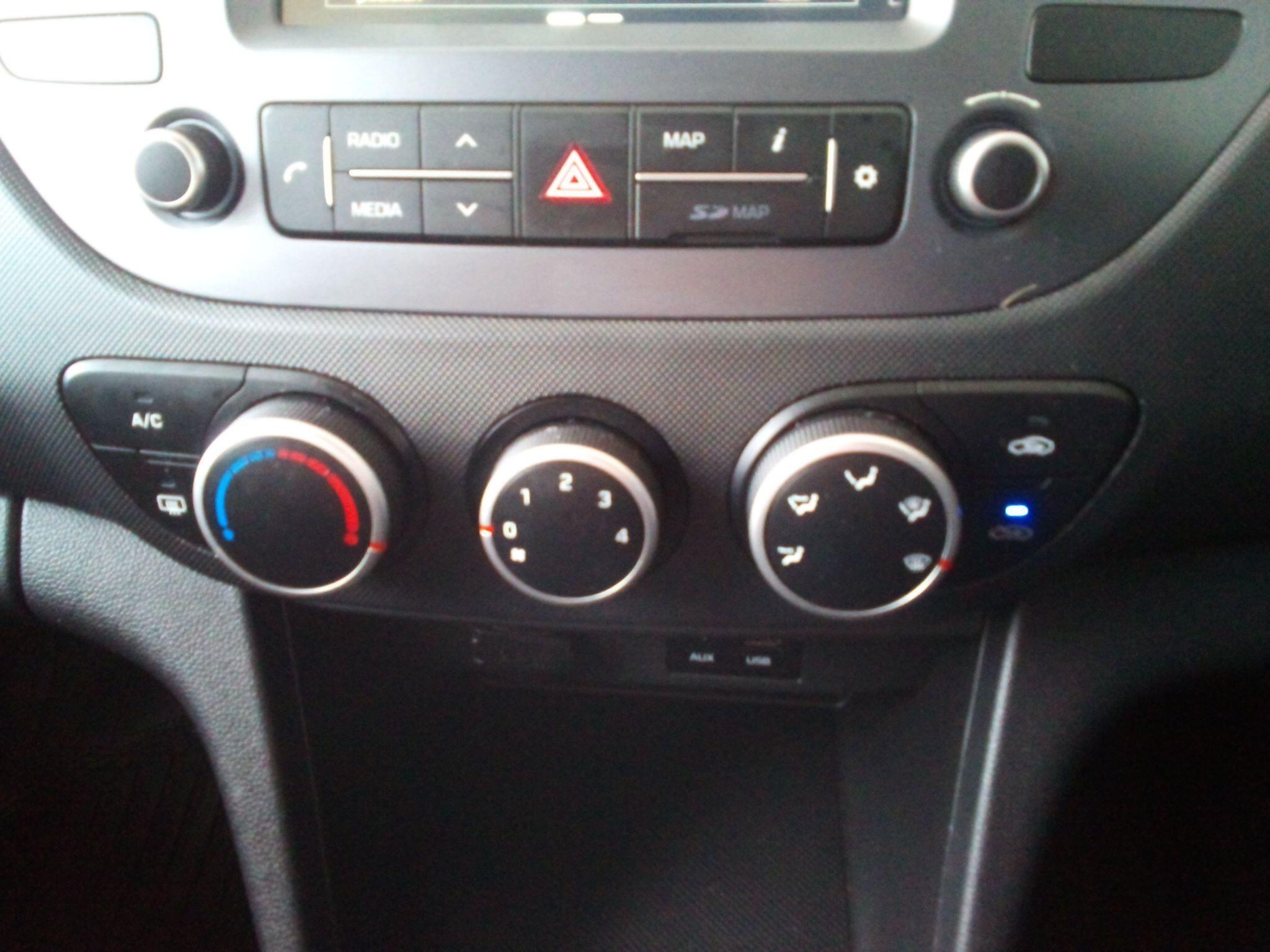 2020 Hyundai i10 1.0 Play Euro 6 5dr • 30,145 miles image 21