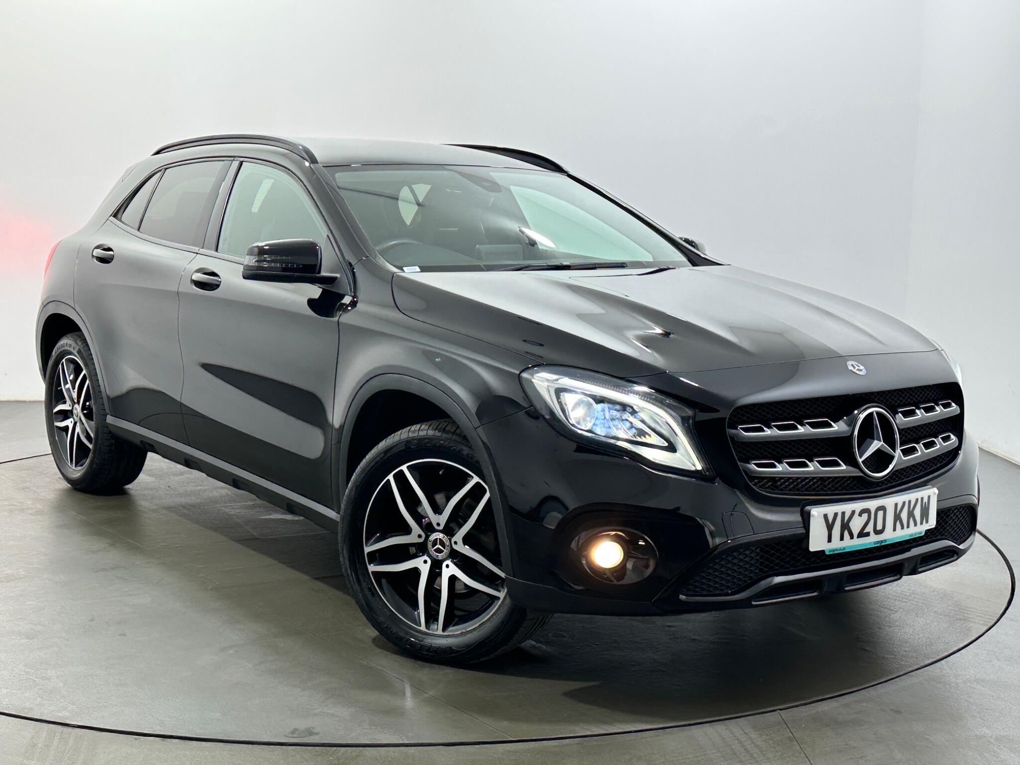 Mercedes-Benz Gla view 53