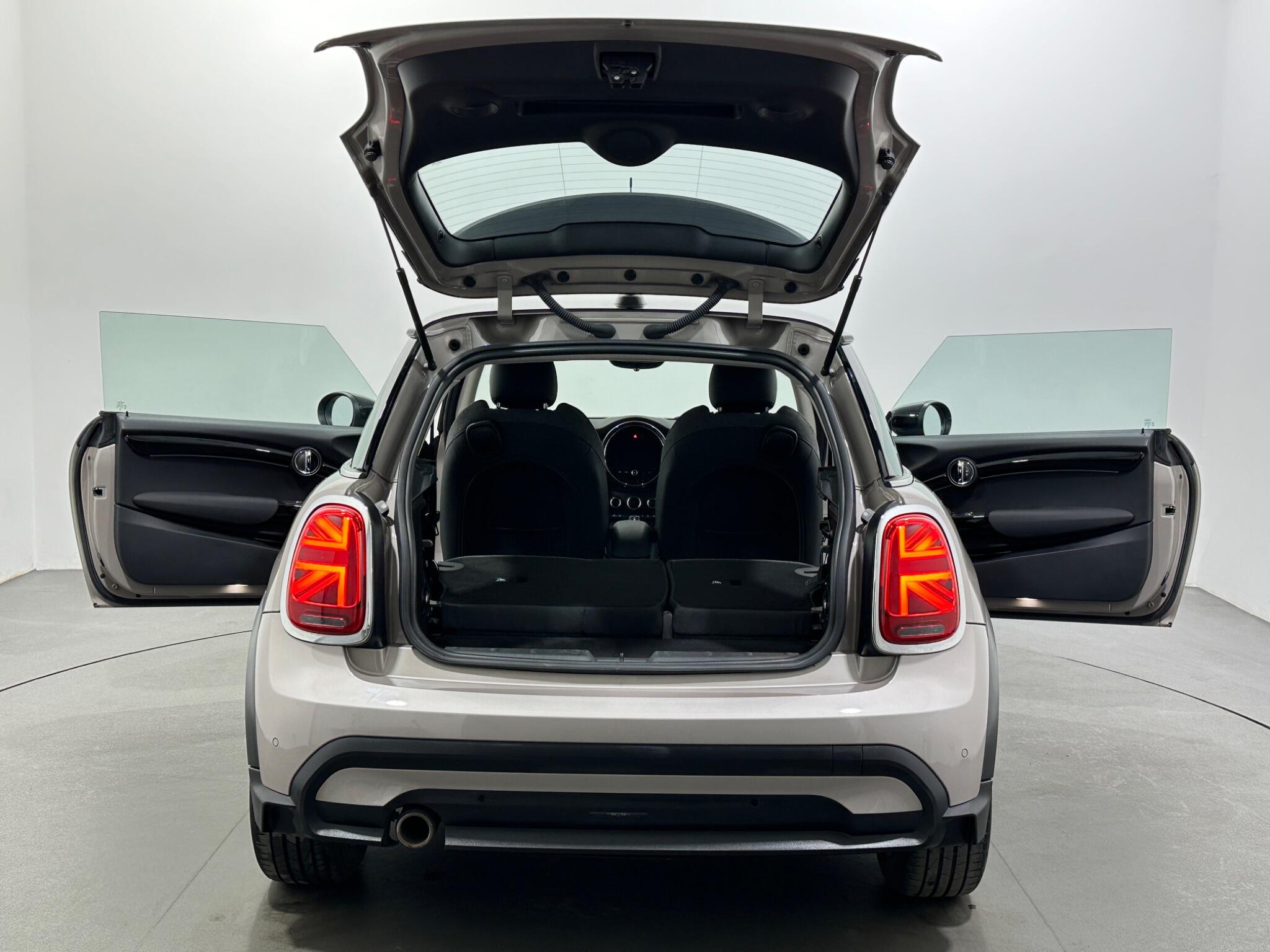 Mini Hatch view 41