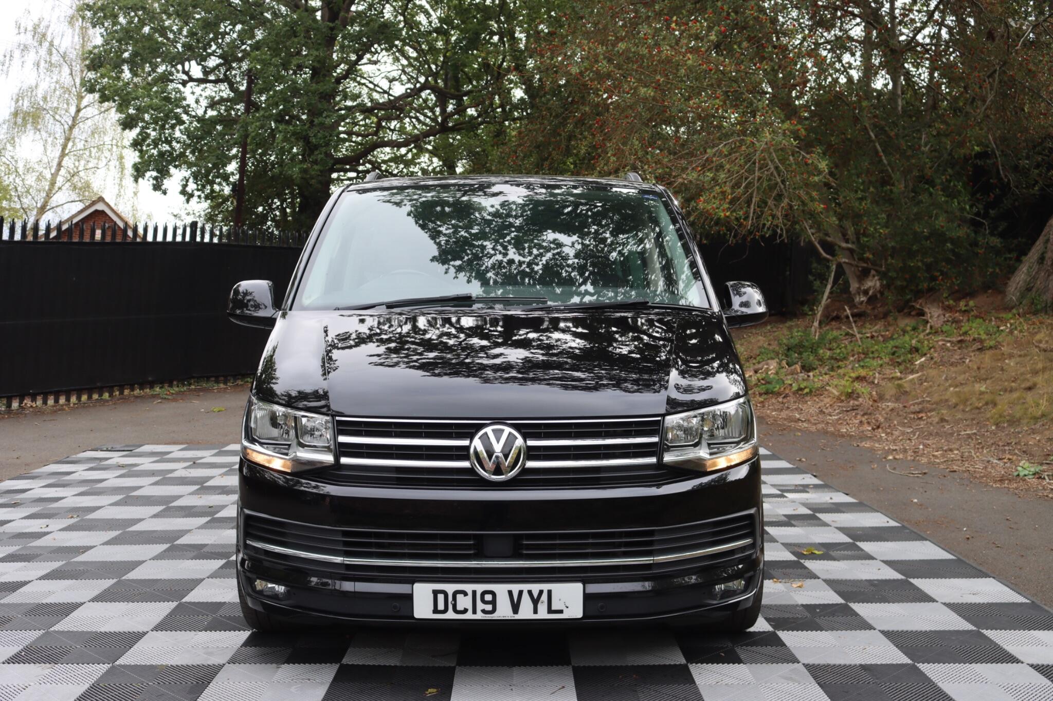 Volkswagen Caravelle view 13