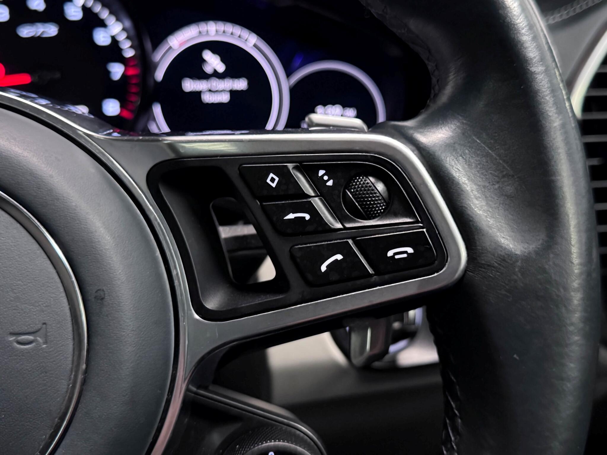 Porsche Cayenne view 39