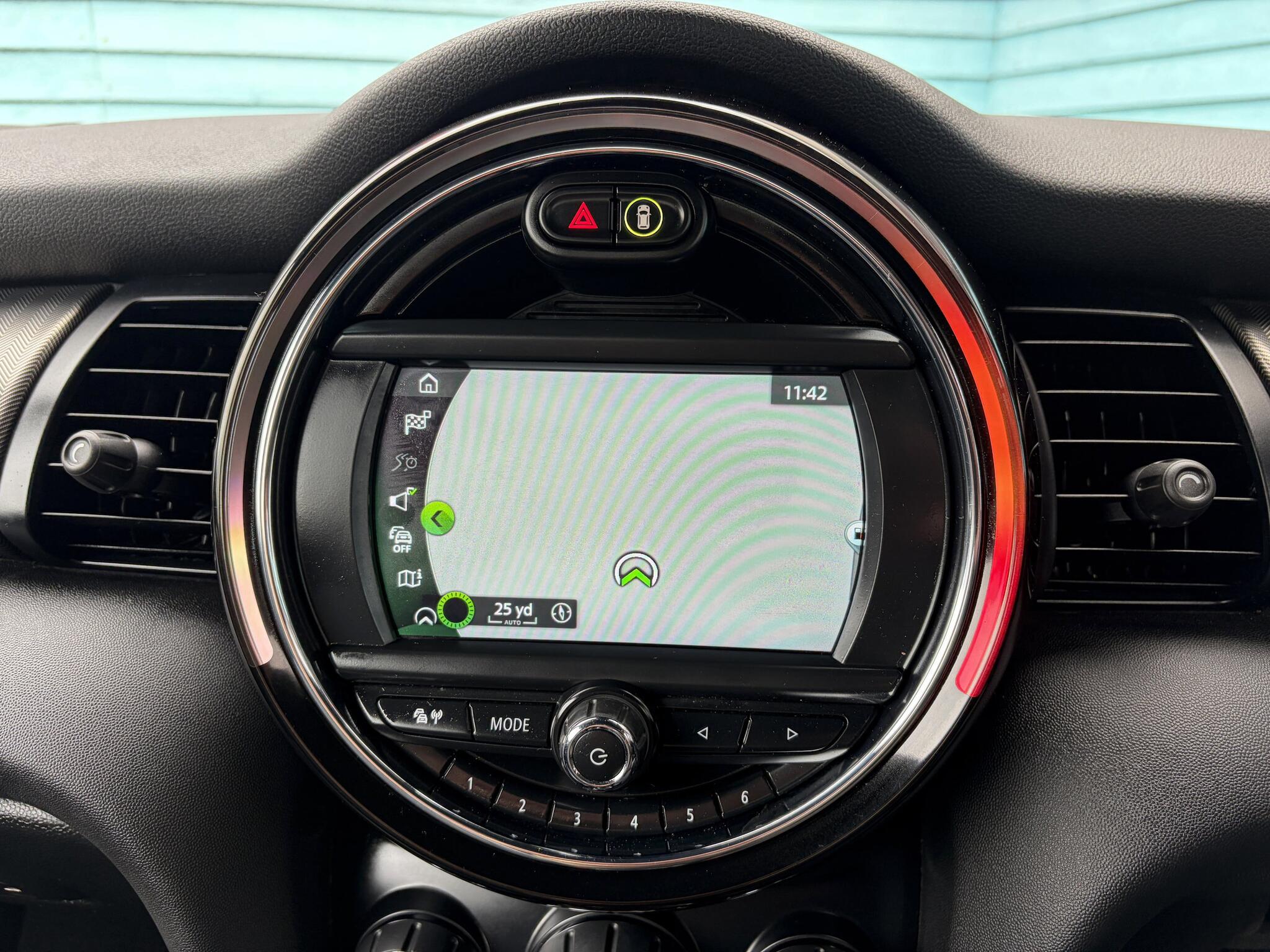 Mini Convertible view 31