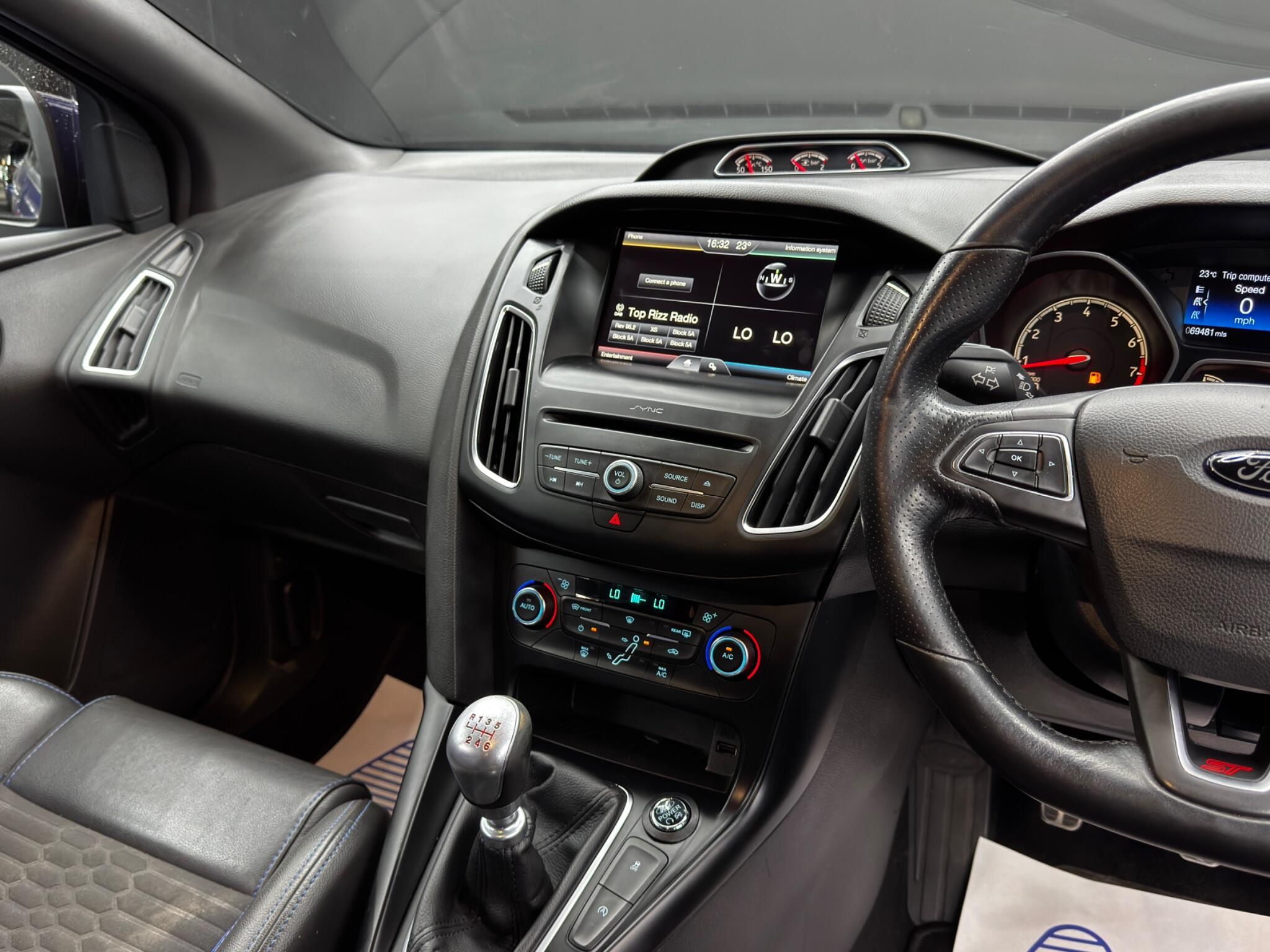 Ford Focus view 23