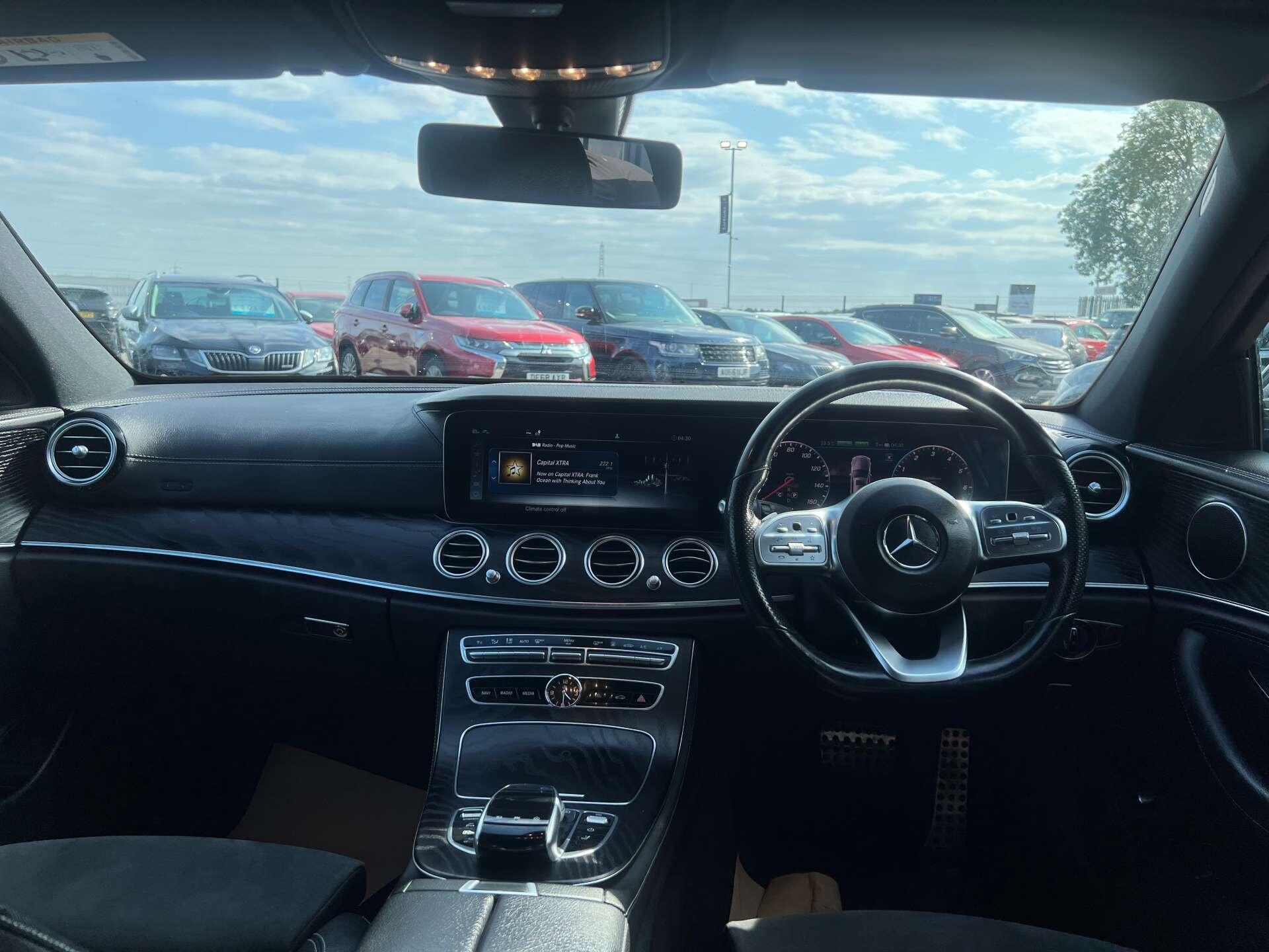 Mercedes-Benz E-Class view 38