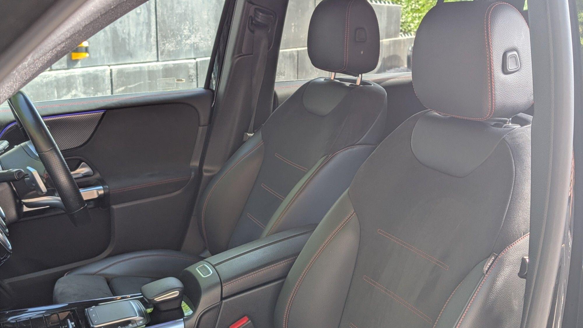 Mercedes-Benz GLB view 13