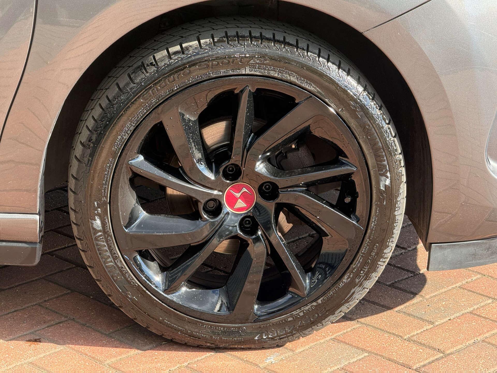 DS Automobiles DS 3 view 18