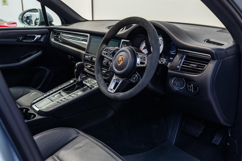 Porsche Macan view 8