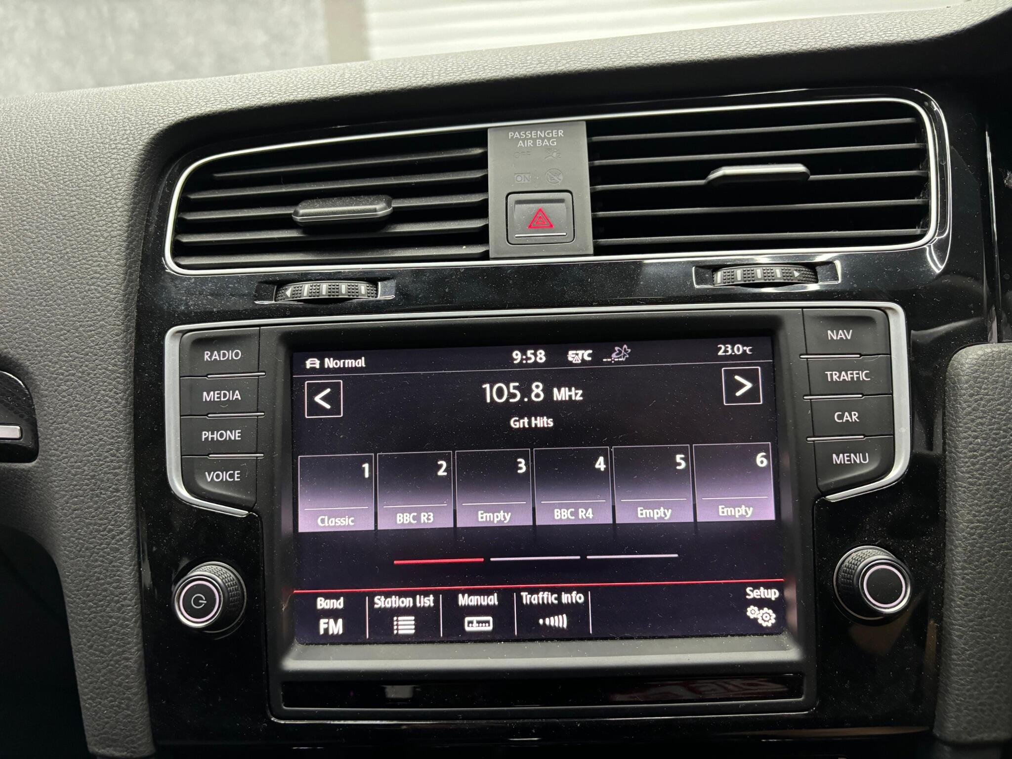 Volkswagen Golf view 21
