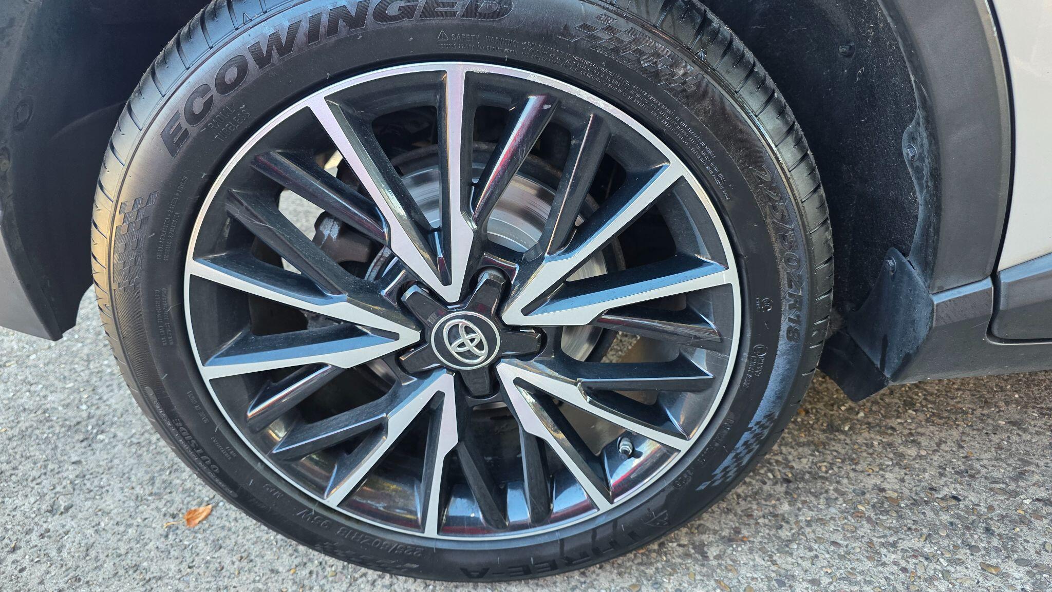 Toyota C-HR view 45